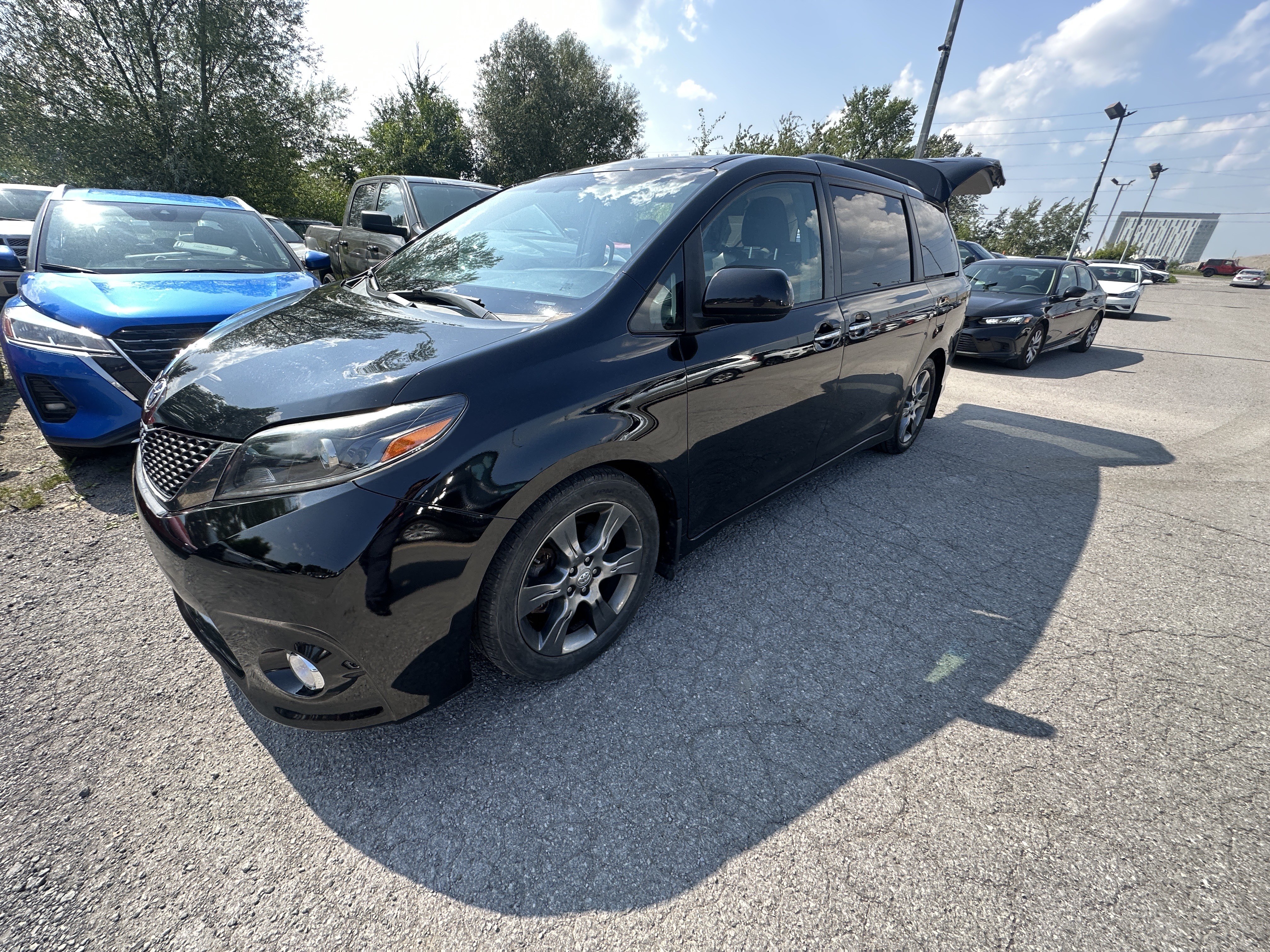 /hakimautosale/2016-Toyota-Sienna-2649801655830144.jpg