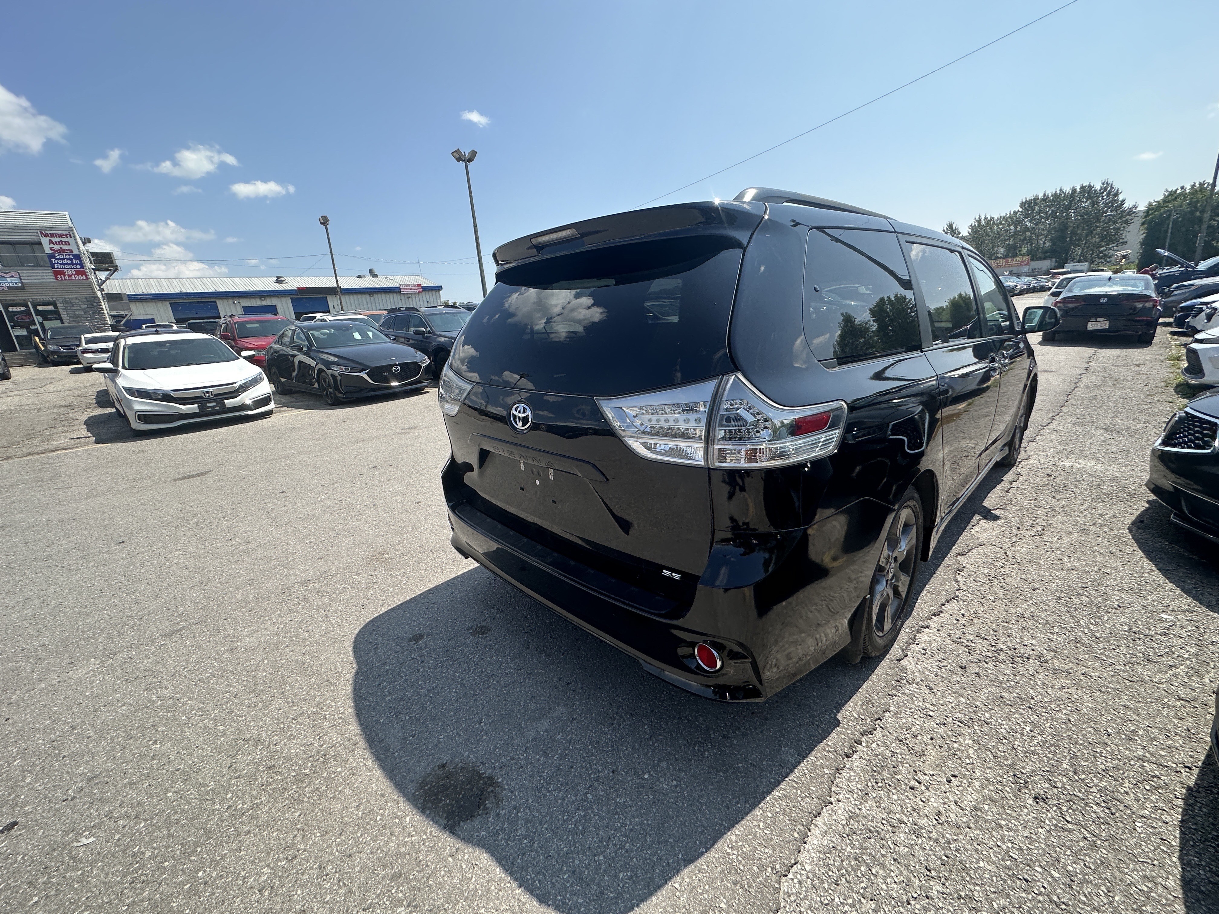 /hakimautosale/2016-Toyota-Sienna-5817554856459359.jpg