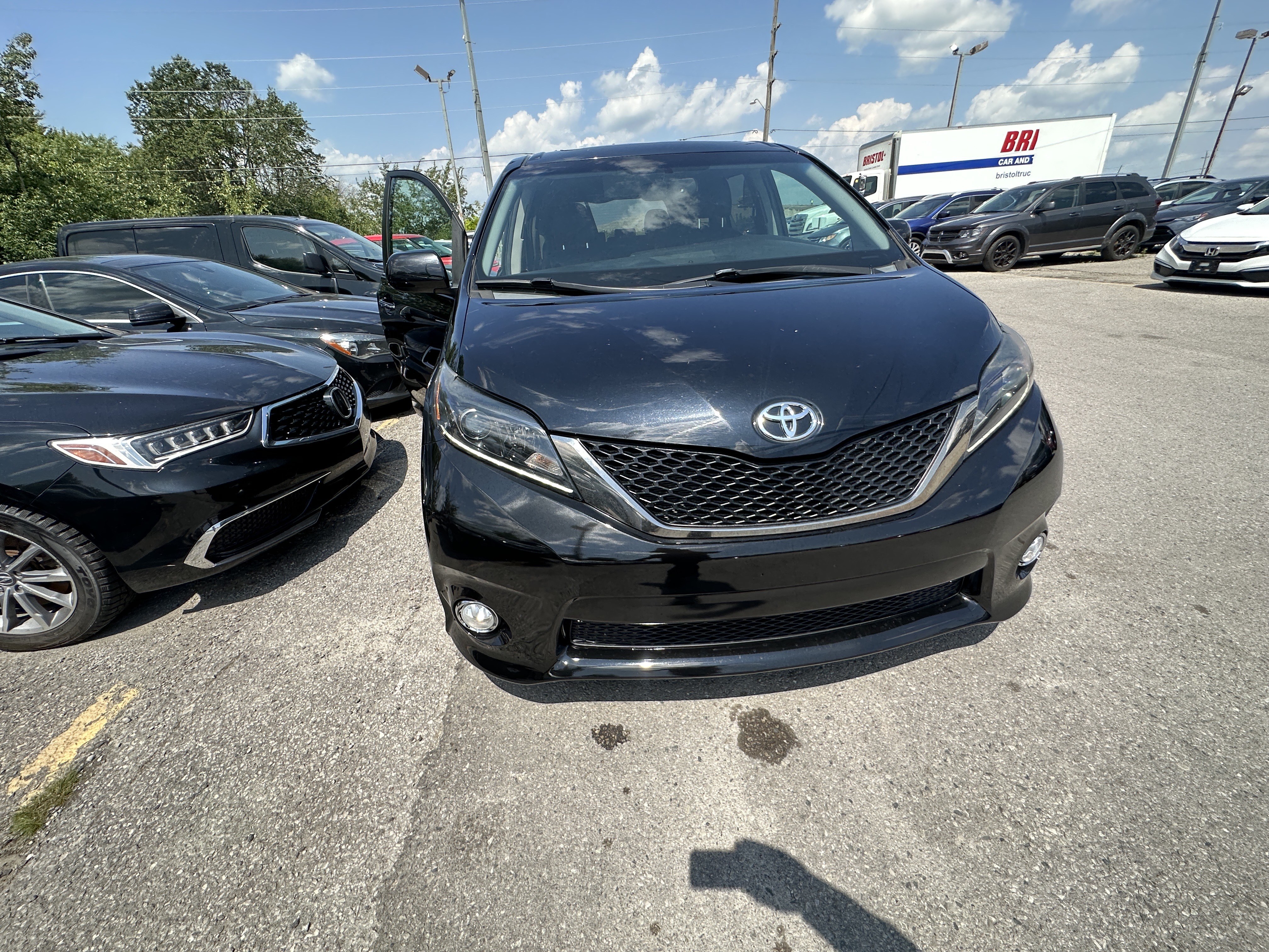 /hakimautosale/2016-Toyota-Sienna-9477418298724702.jpg