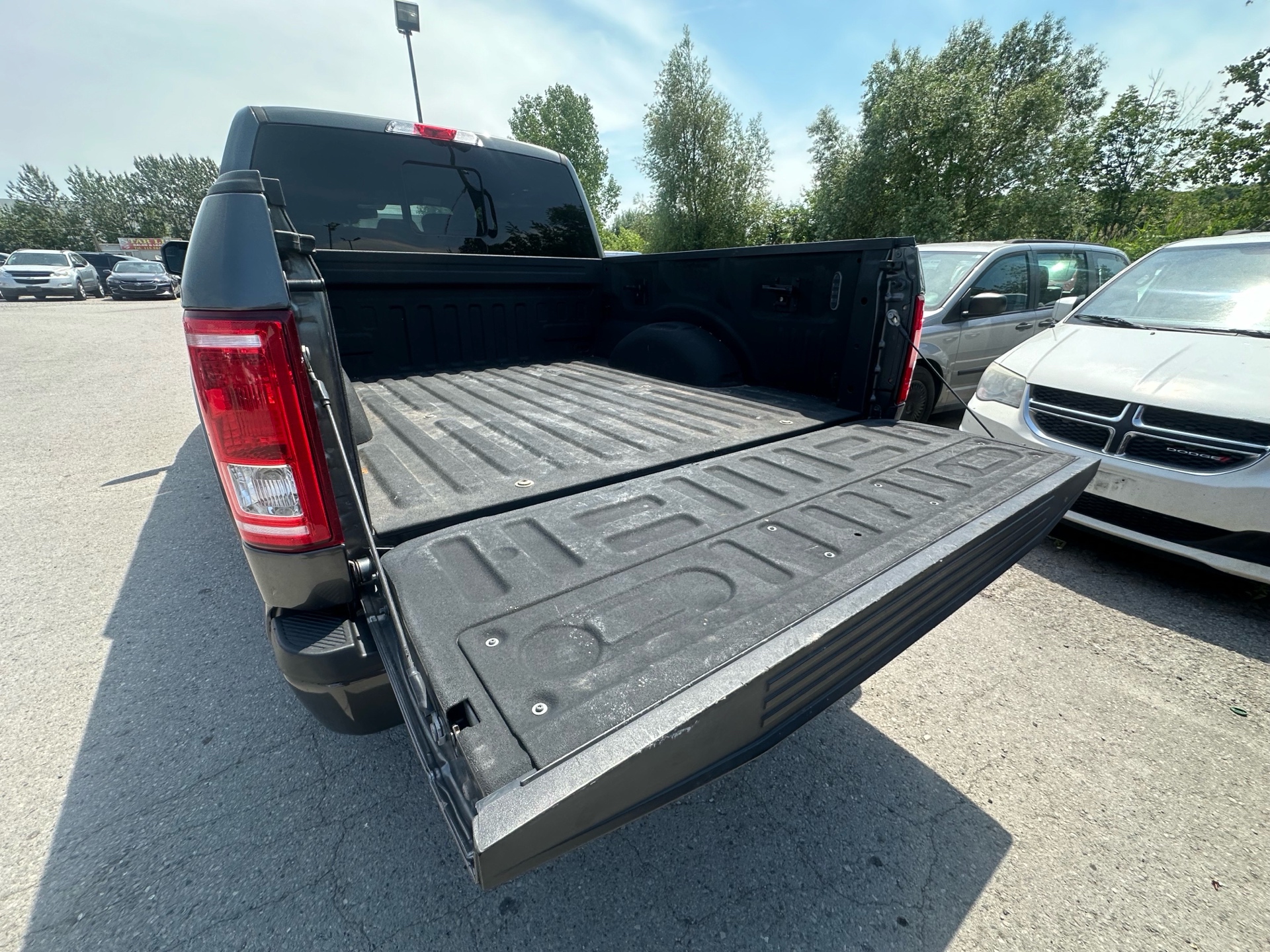 /hakimautosale/2017-Ford-F-150-00003989414468708041.jpg