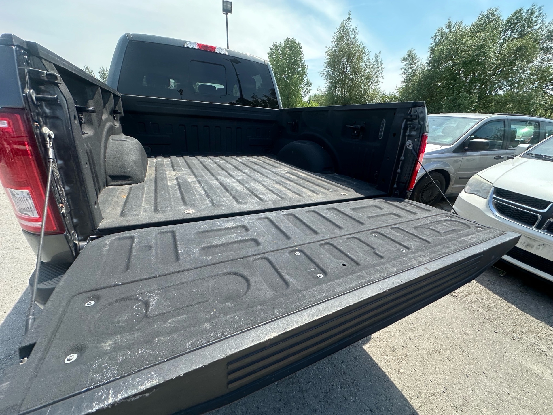 /hakimautosale/2017-Ford-F-150-39829816912880345.jpg
