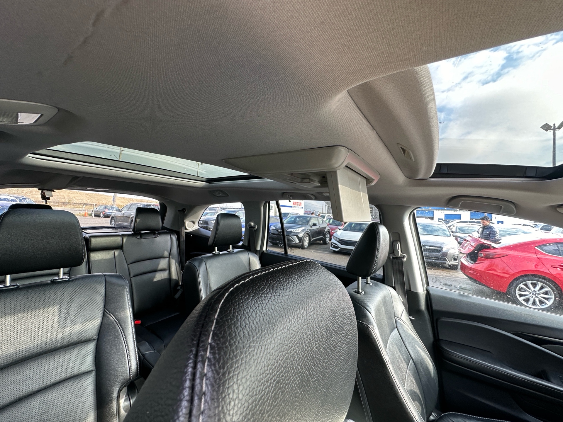 /hakimautosale/2017-Honda-Pilot-023623035453304908.jpg