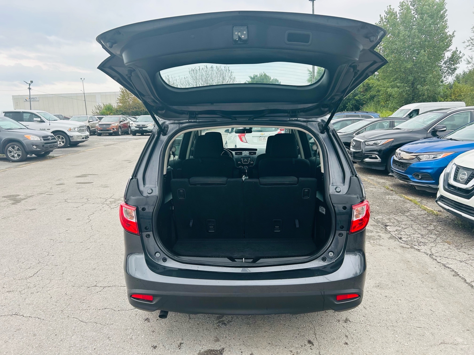 /hakimautosale/2017-Mazda-Mazda5-380961309918878.jpg