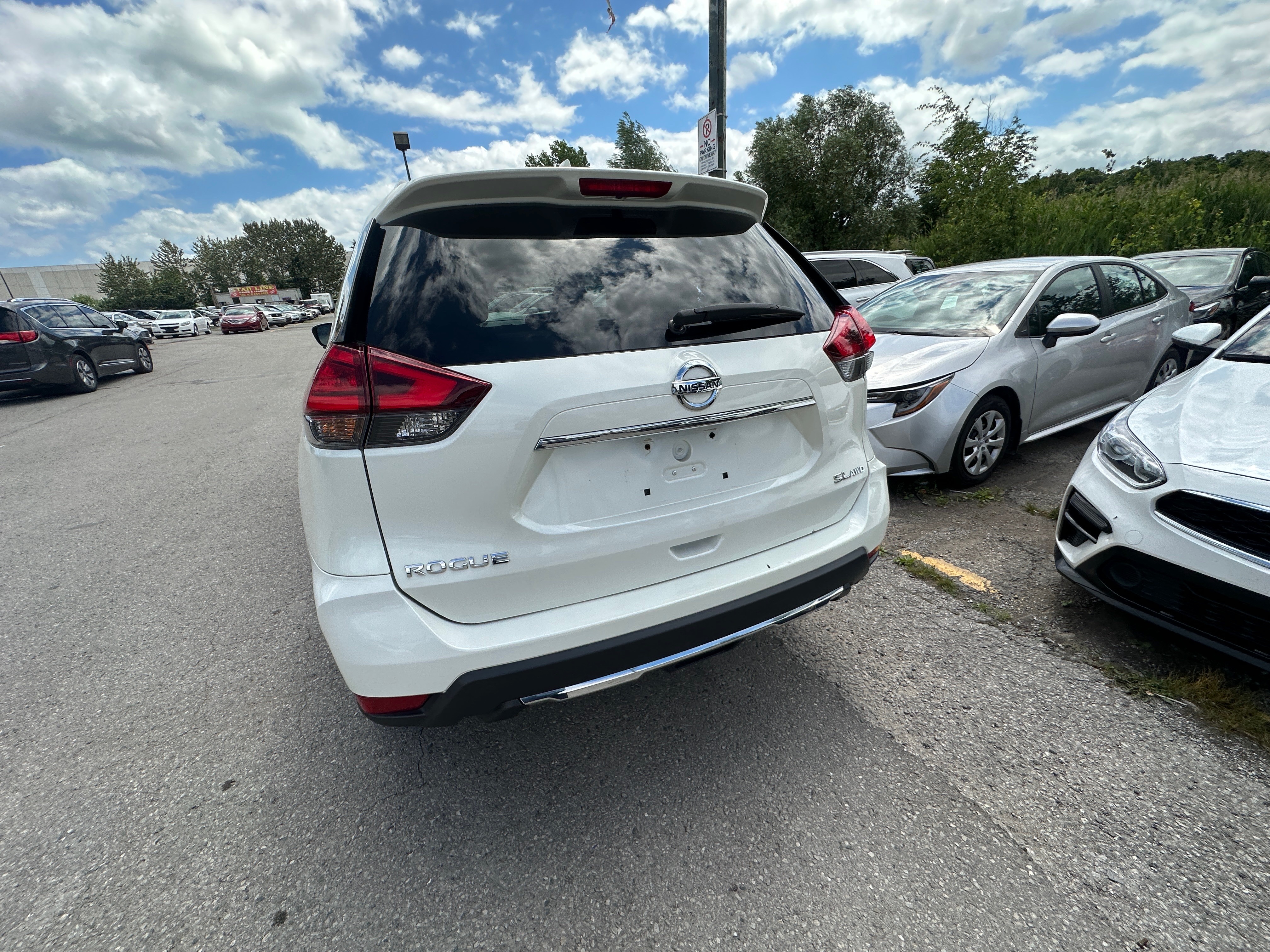 /hakimautosale/2017-Nissan-Rogue-15745818876904383.jpg