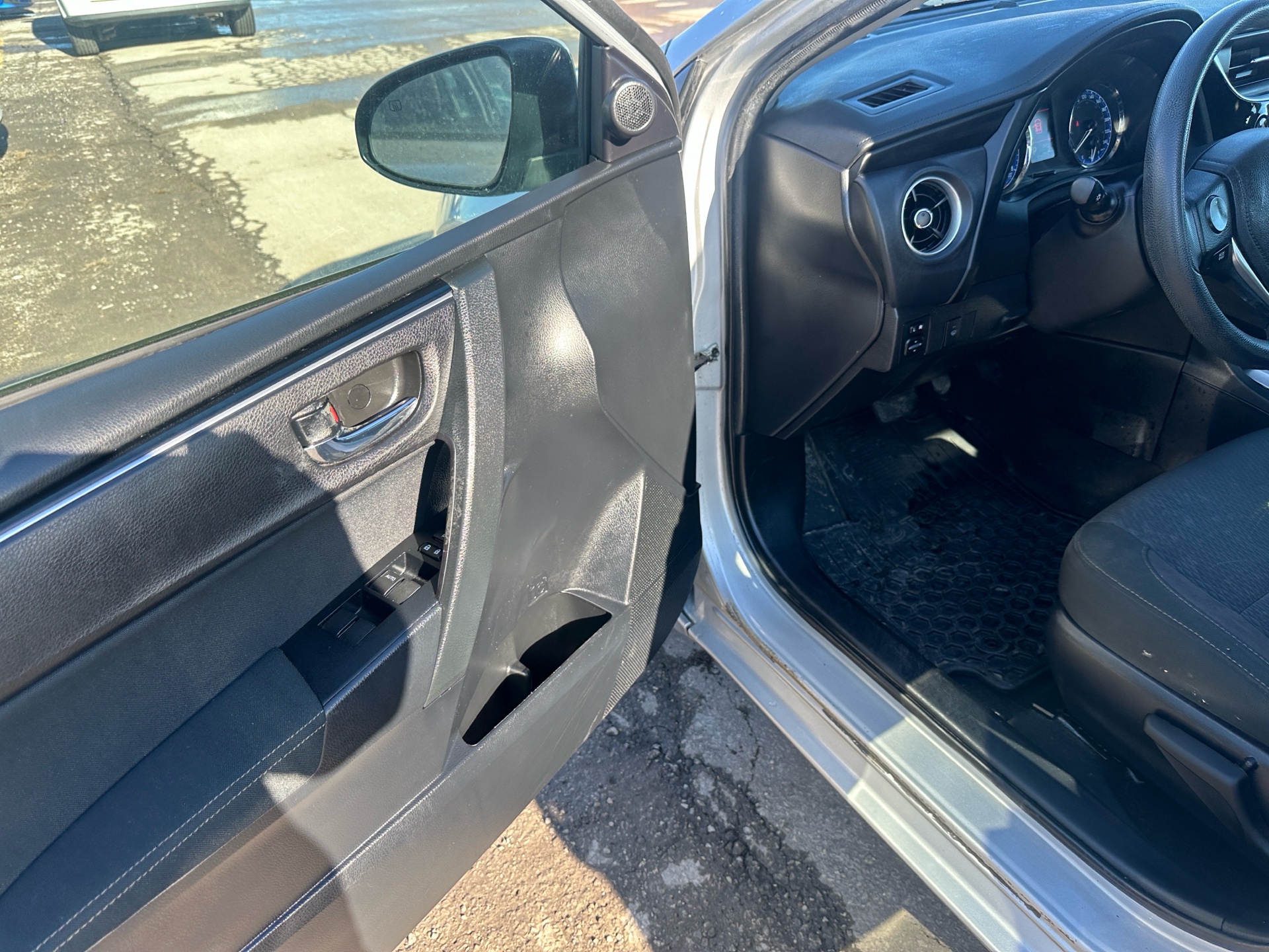 /hakimautosale/2017-Toyota-Corolla-579035172930336.jpg