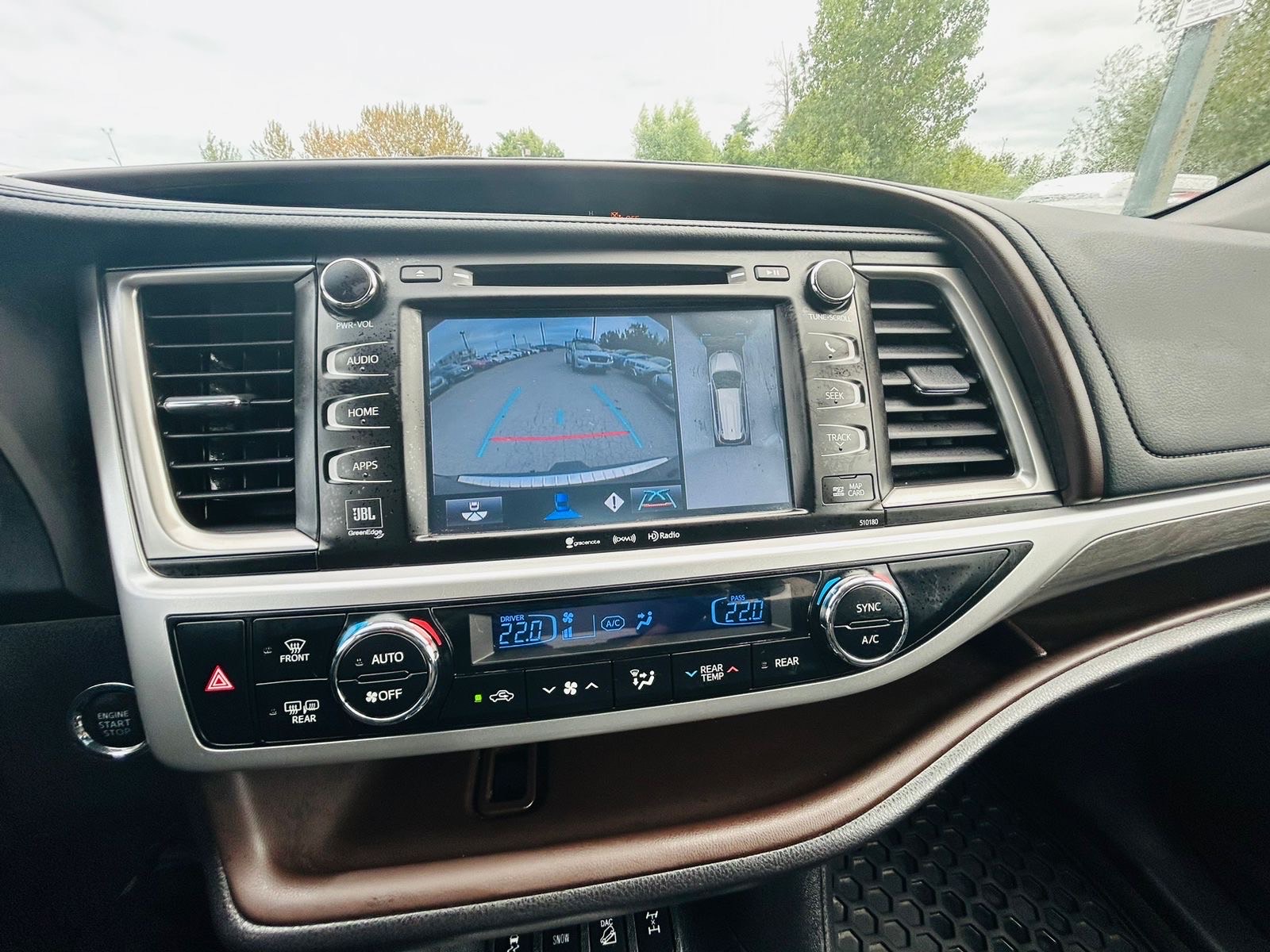 /hakimautosale/2017-Toyota-Highlander-46582844032330906.jpg
