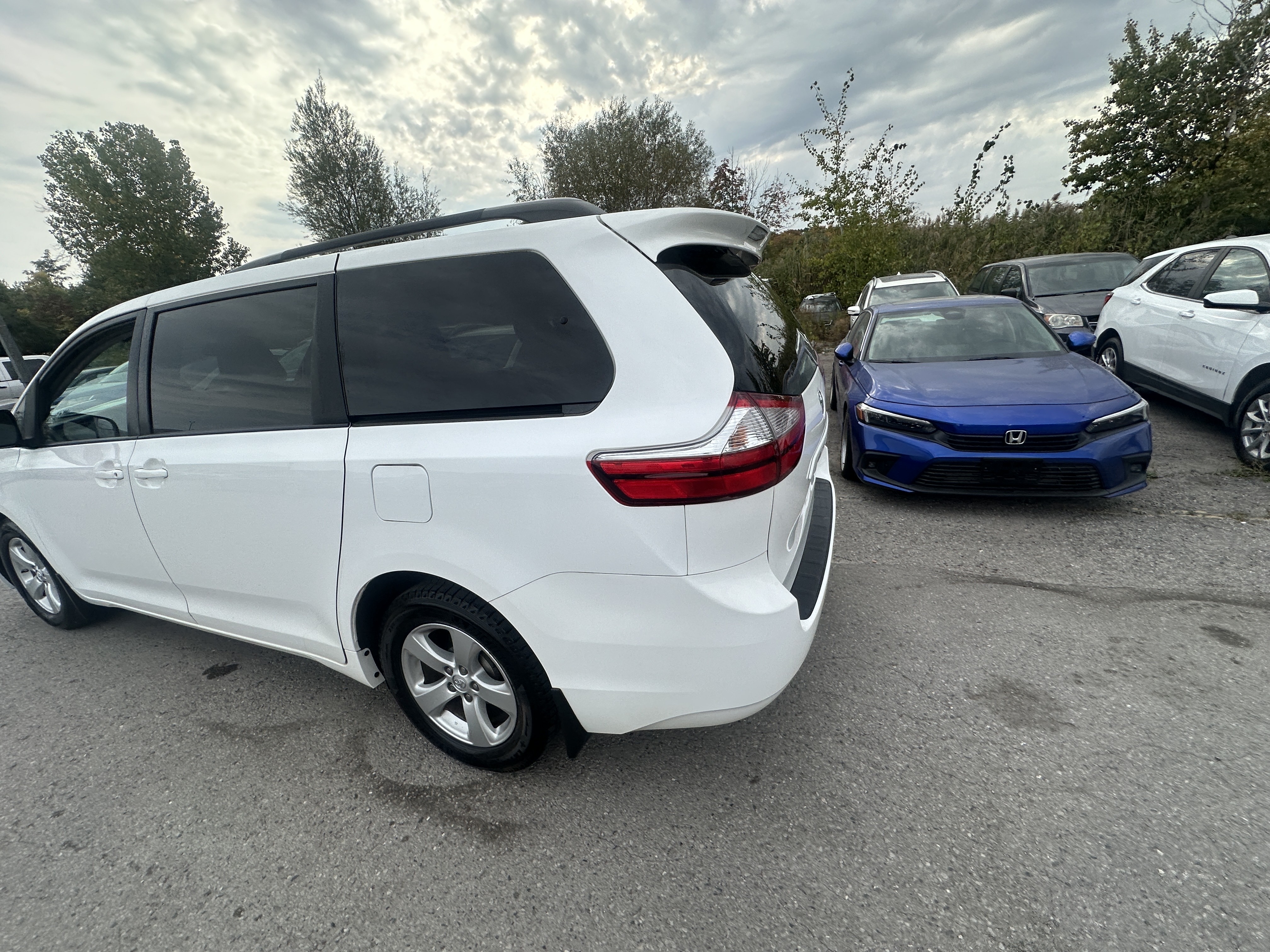 /hakimautosale/2017-Toyota-Sienna-07281540589404556.jpg