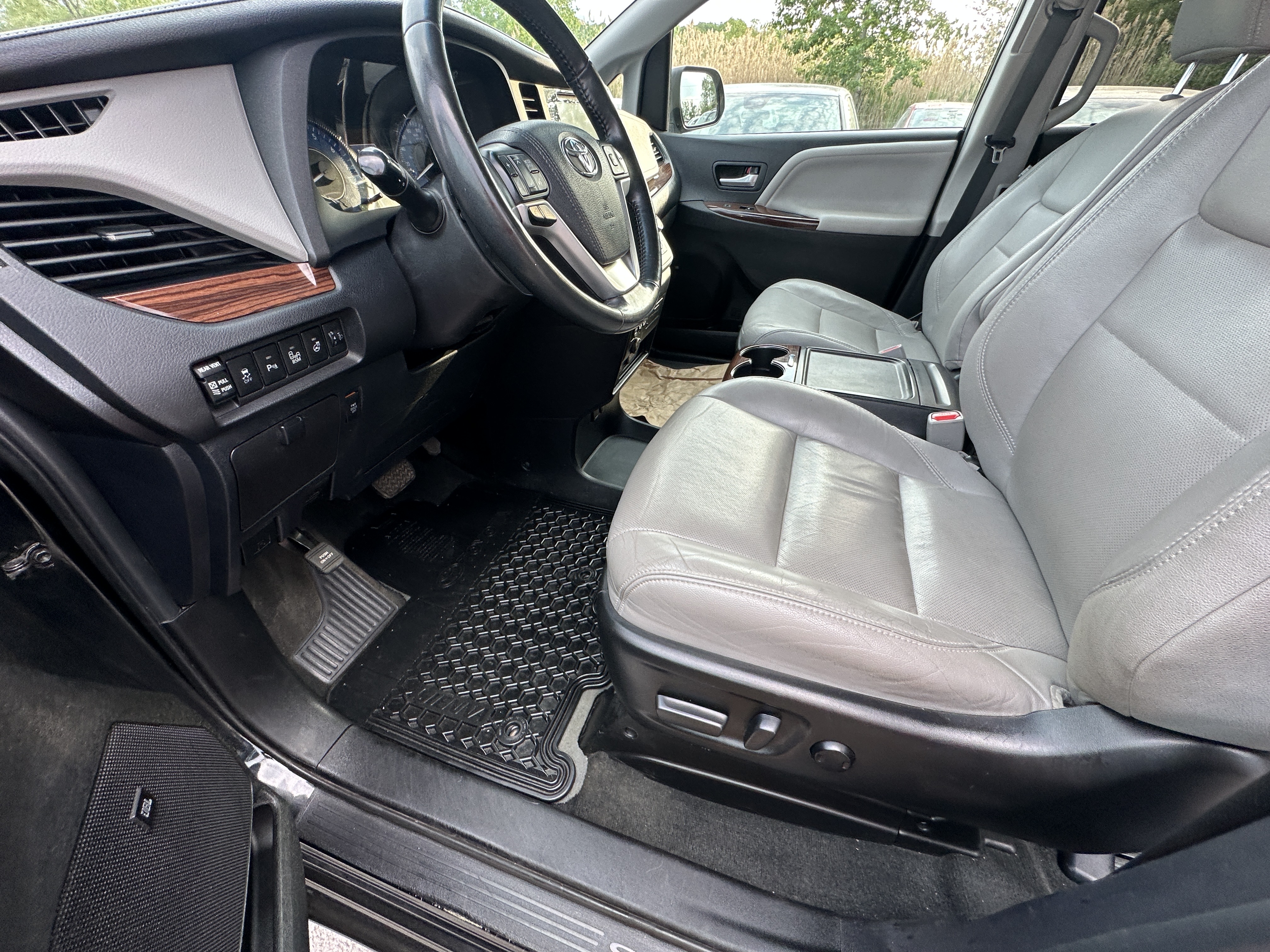 /hakimautosale/2017-Toyota-Sienna-08330142974076726.jpg