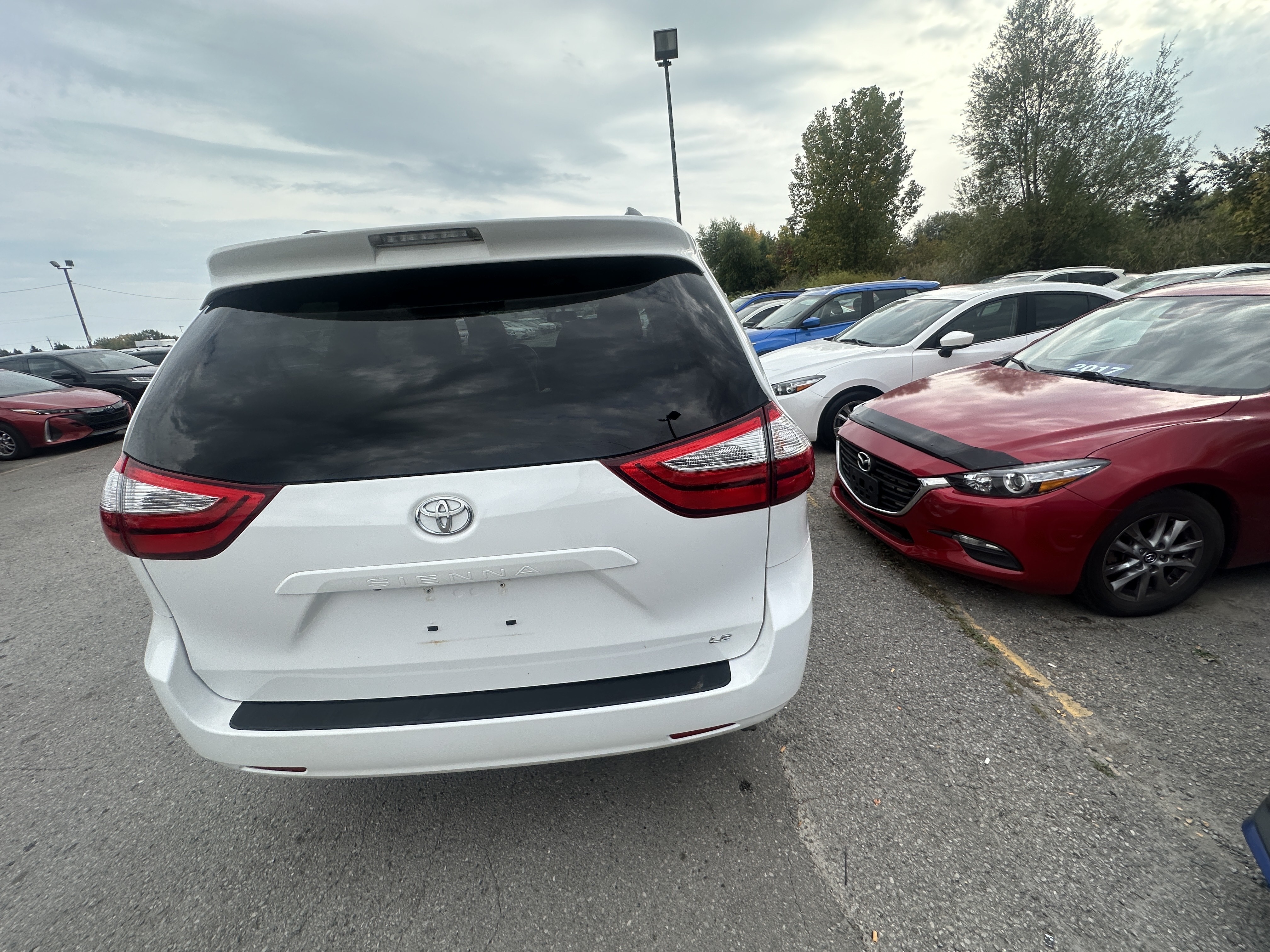 /hakimautosale/2017-Toyota-Sienna-1304537947922968.jpg