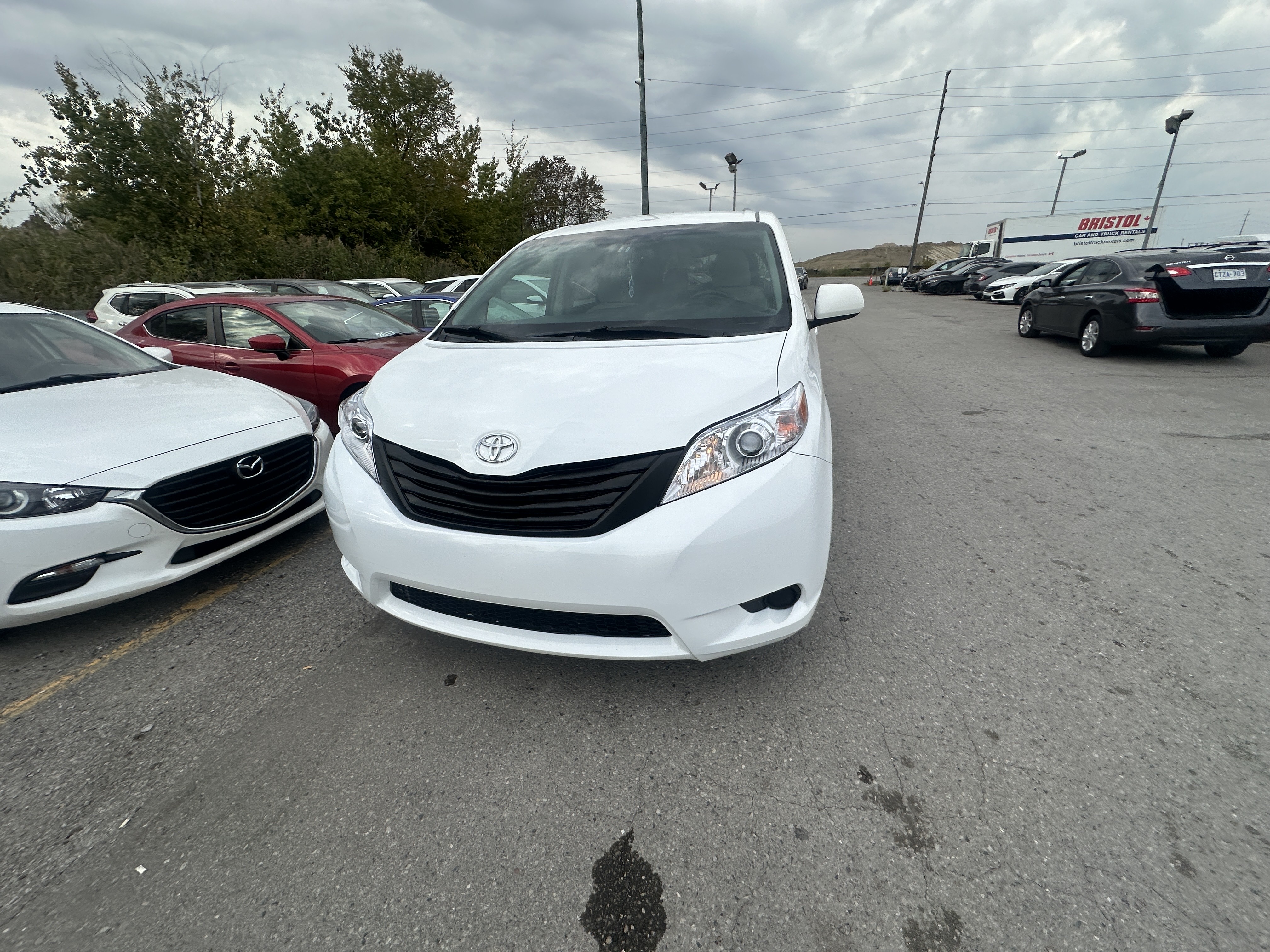 /hakimautosale/2017-Toyota-Sienna-15826000170389554.jpg