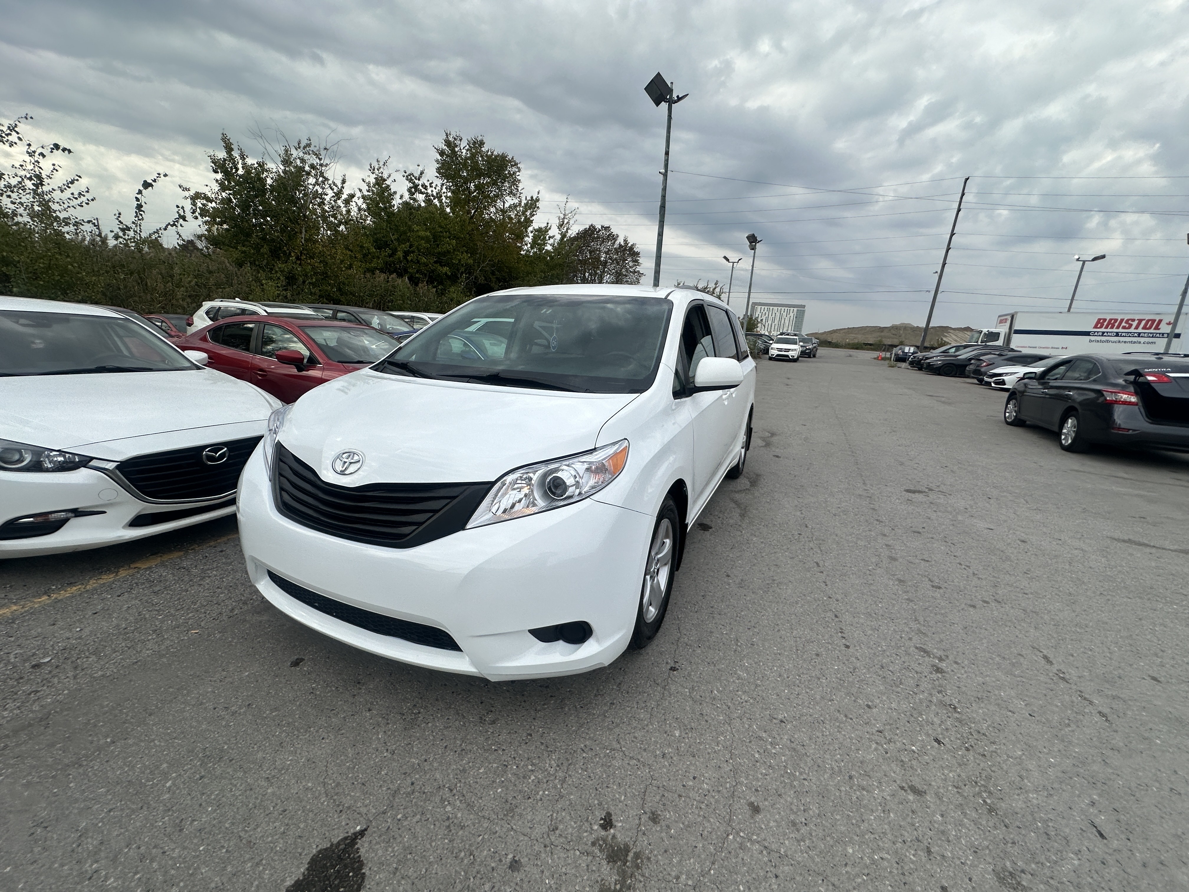 /hakimautosale/2017-Toyota-Sienna-1854068520189751.jpg