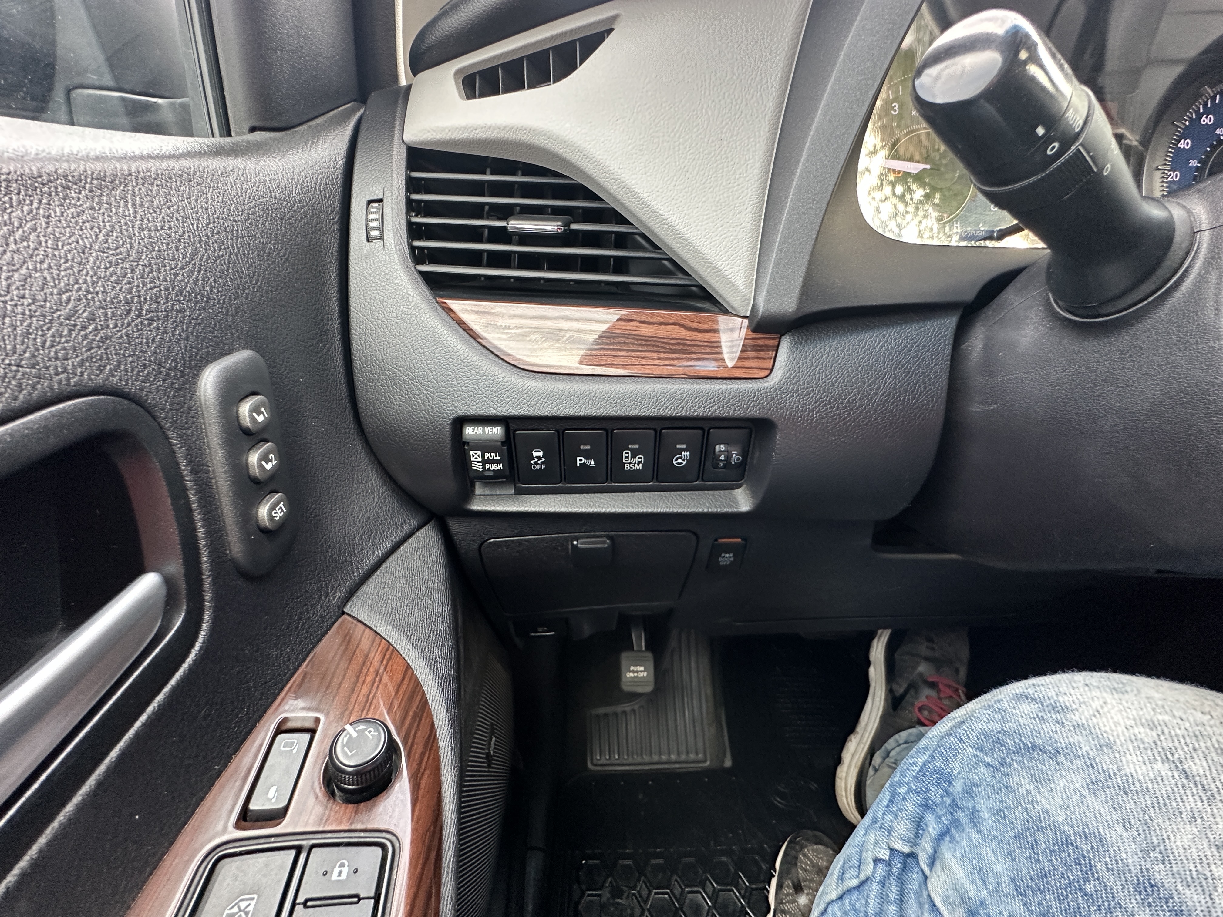 /hakimautosale/2017-Toyota-Sienna-23028186941058304.jpg