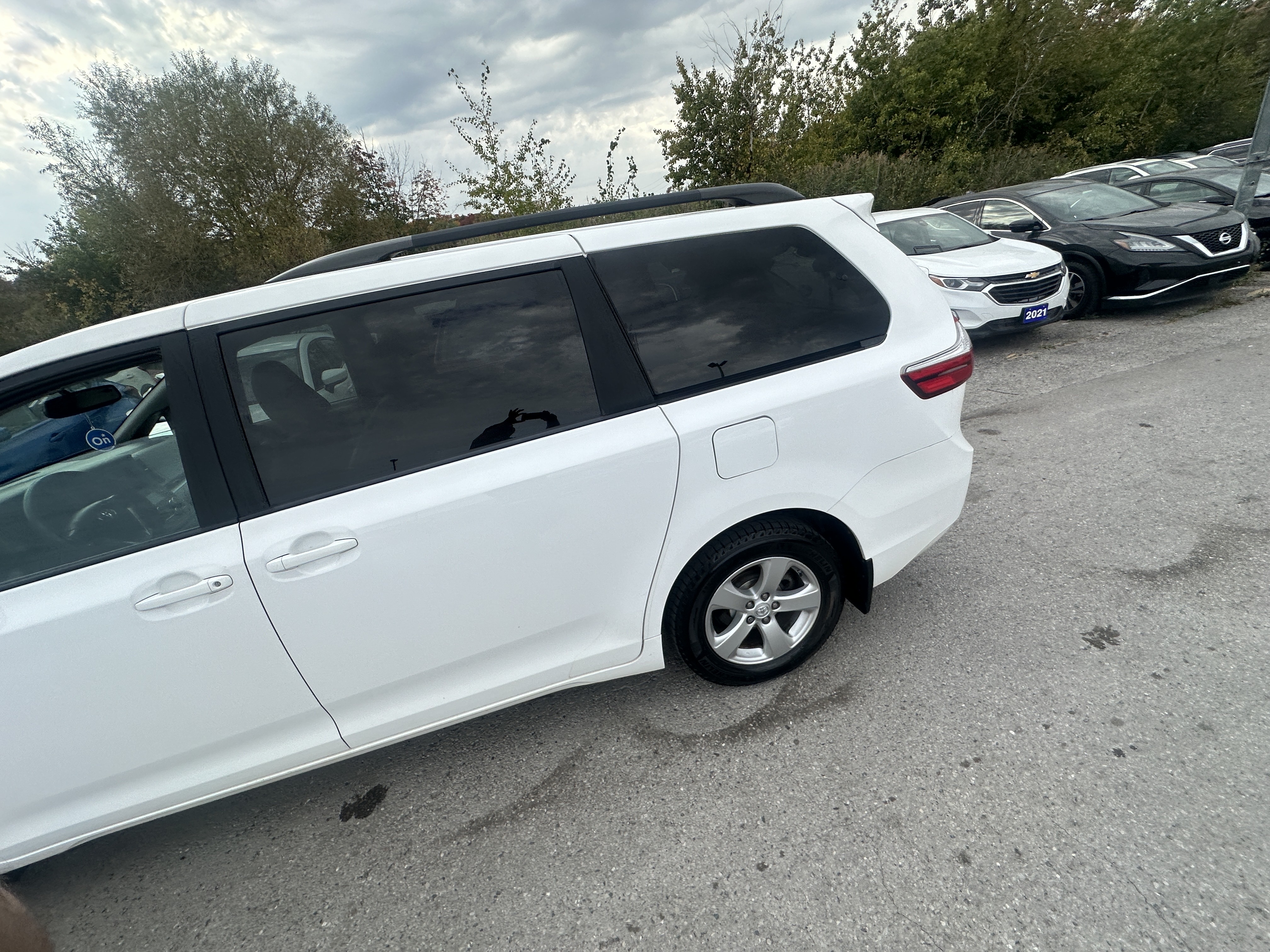 /hakimautosale/2017-Toyota-Sienna-26969735069009415.jpg