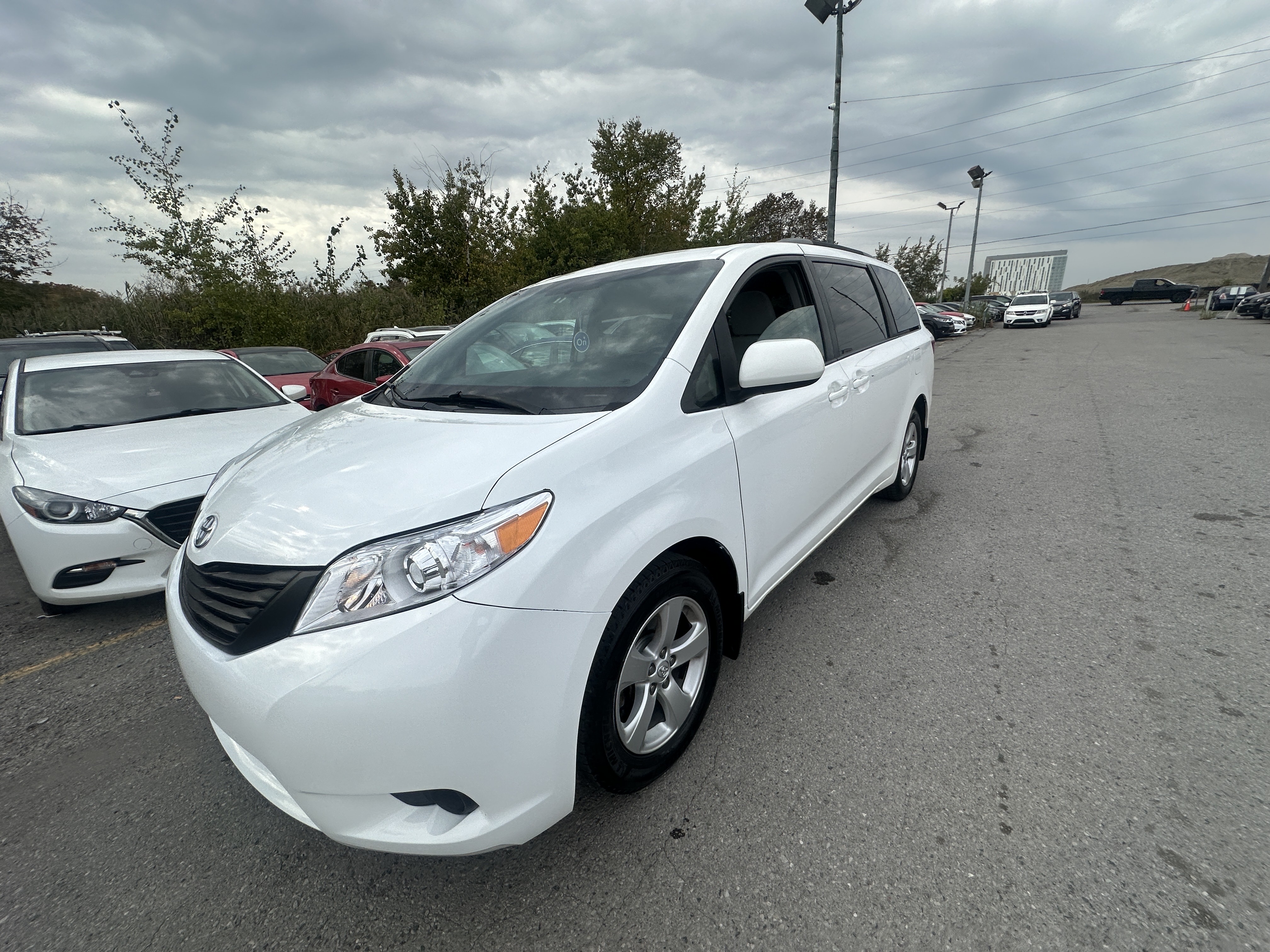/hakimautosale/2017-Toyota-Sienna-3268876926838784.jpg
