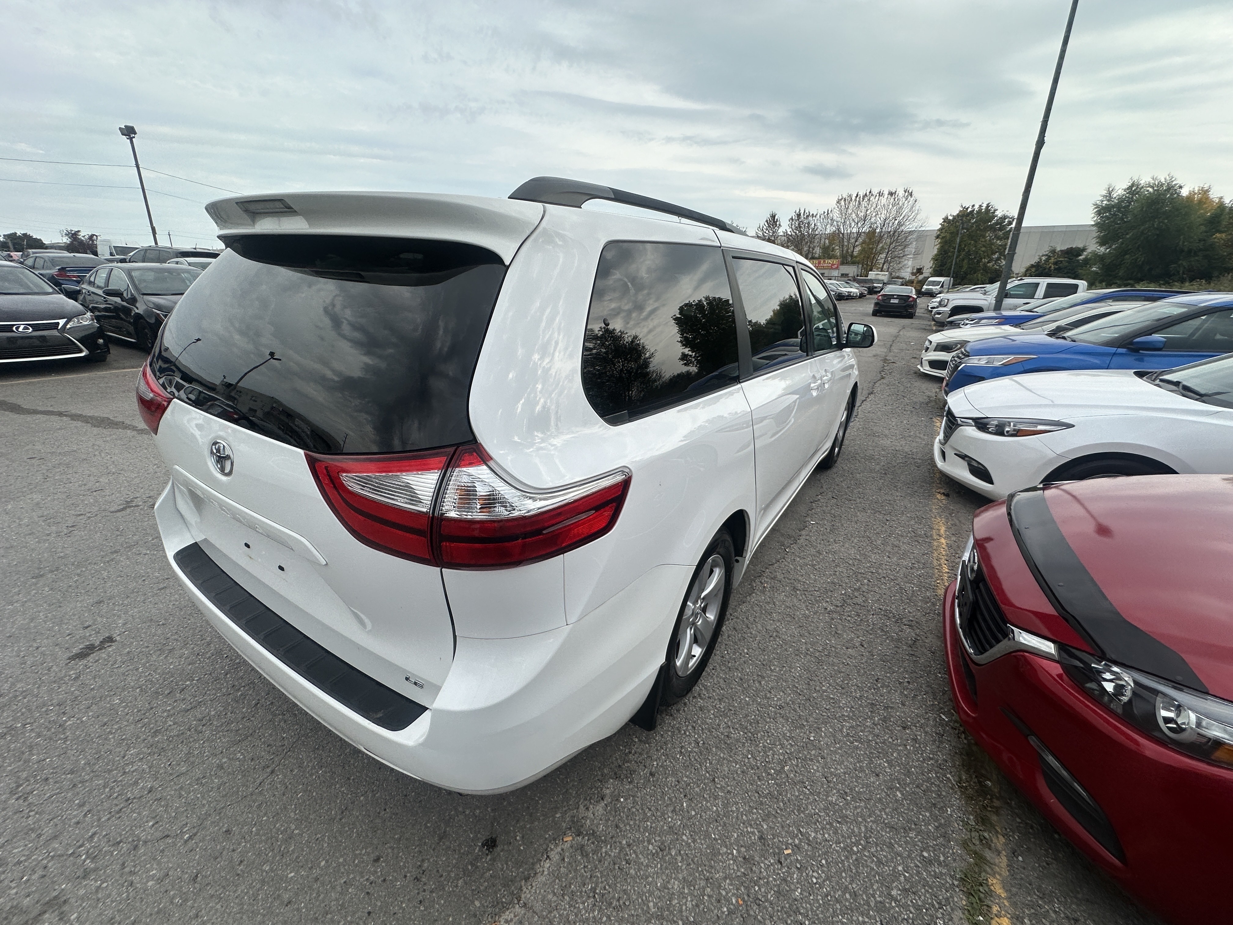 /hakimautosale/2017-Toyota-Sienna-3717441590084709.jpg
