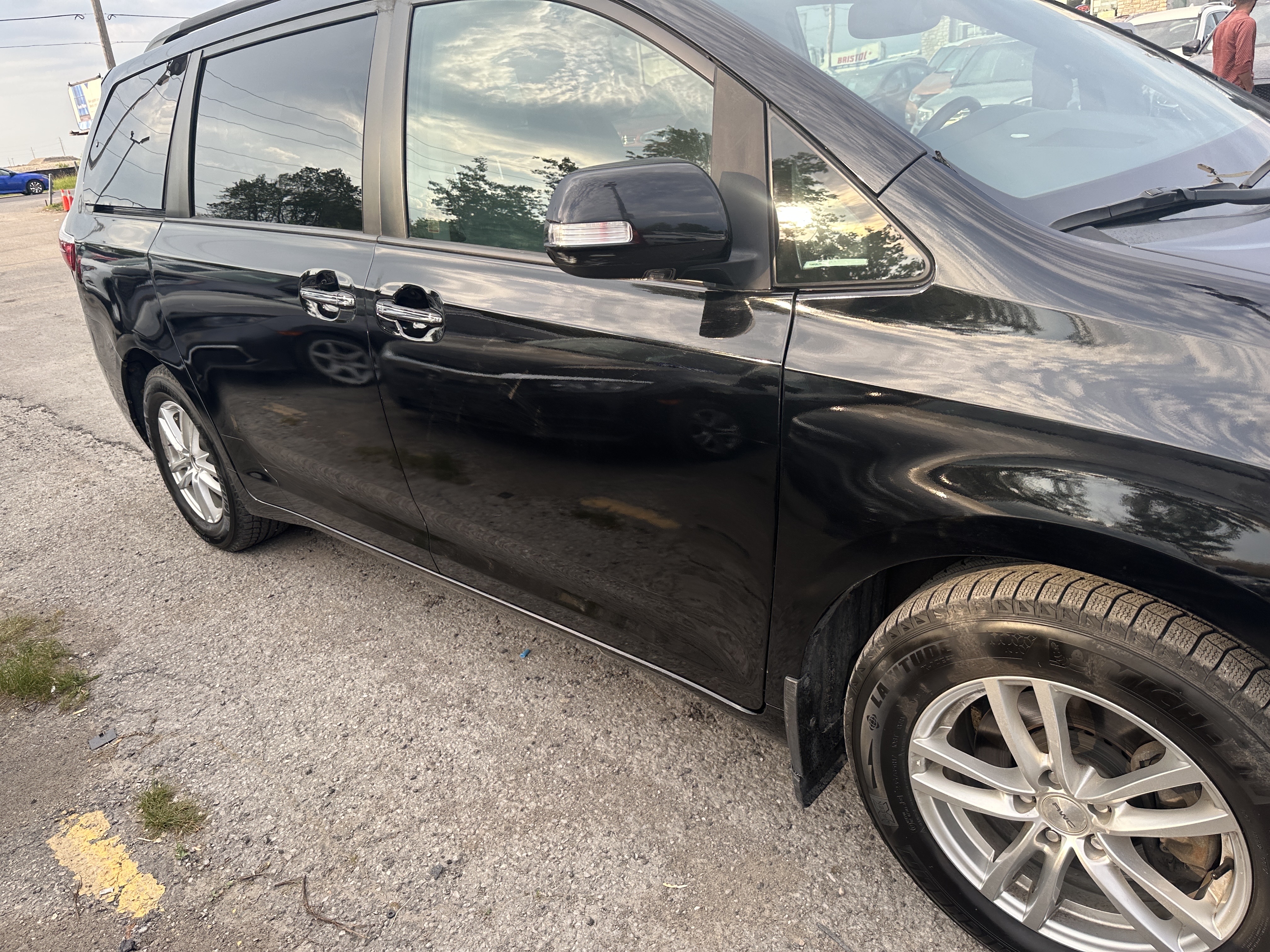 /hakimautosale/2017-Toyota-Sienna-38442159381189067.jpg