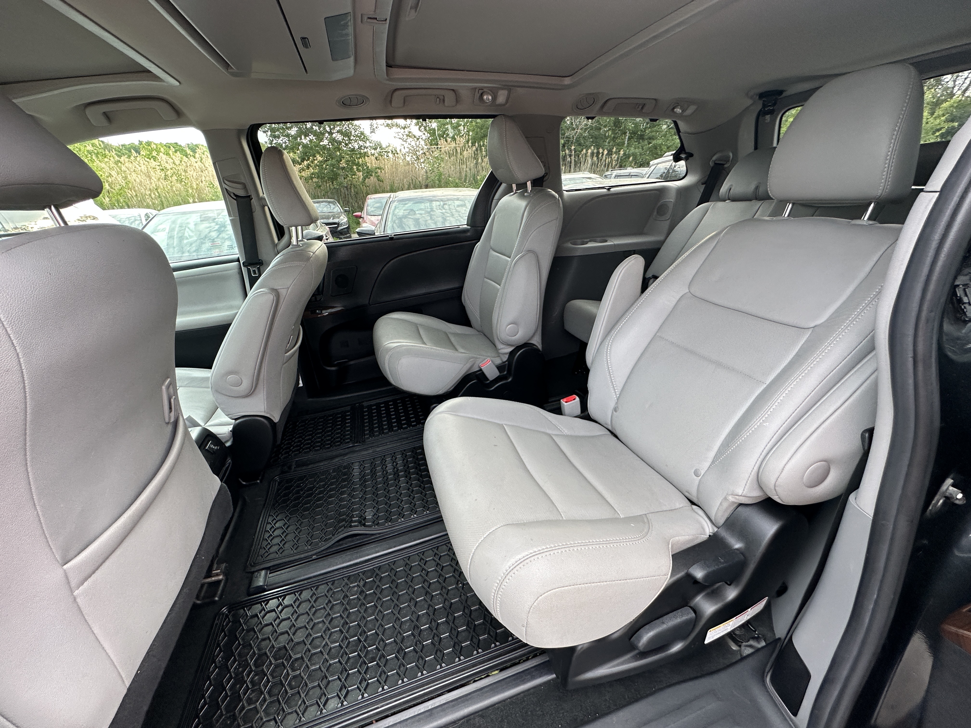 /hakimautosale/2017-Toyota-Sienna-44997739132510484.jpg
