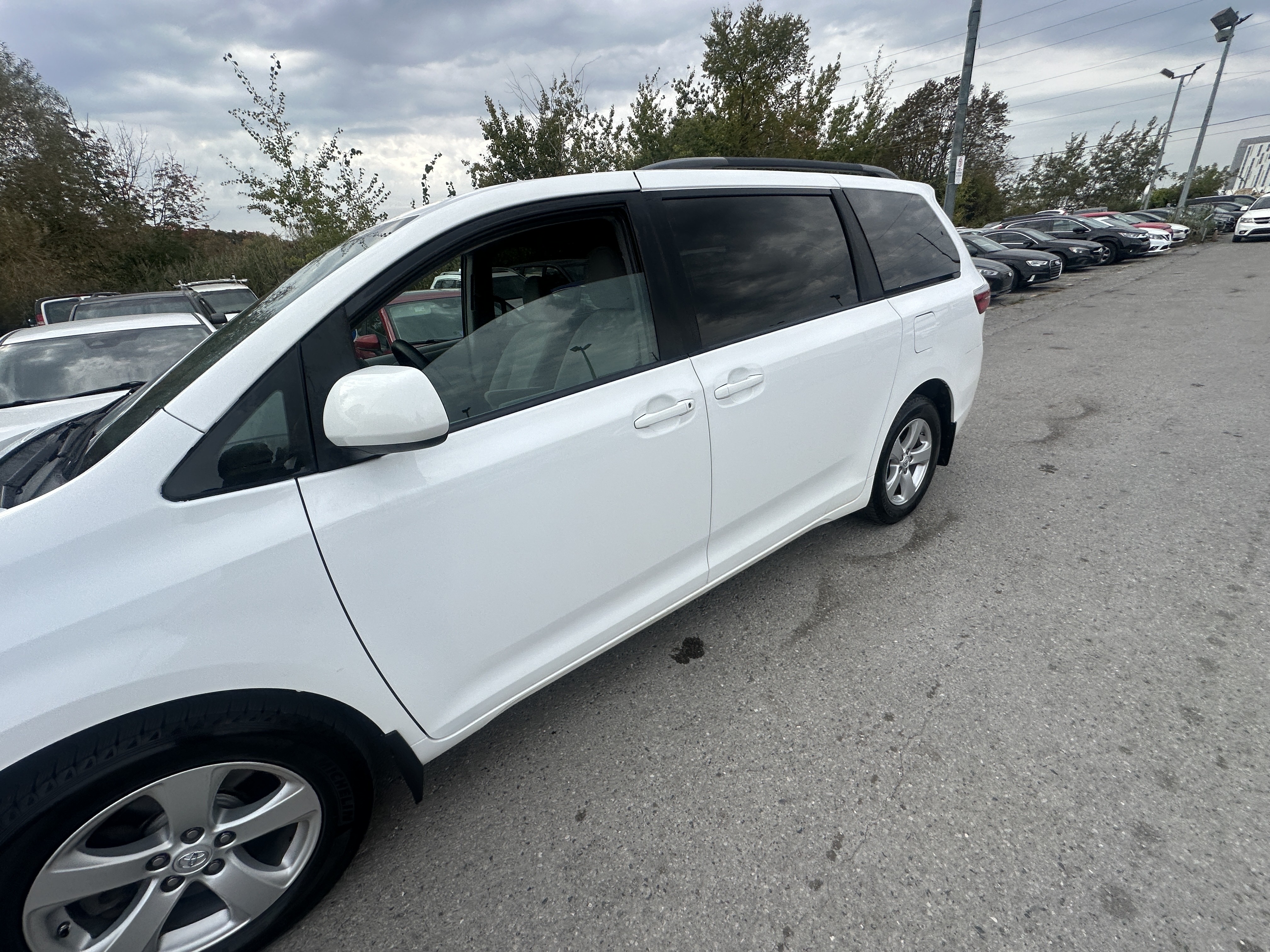 /hakimautosale/2017-Toyota-Sienna-4724265496453661.jpg