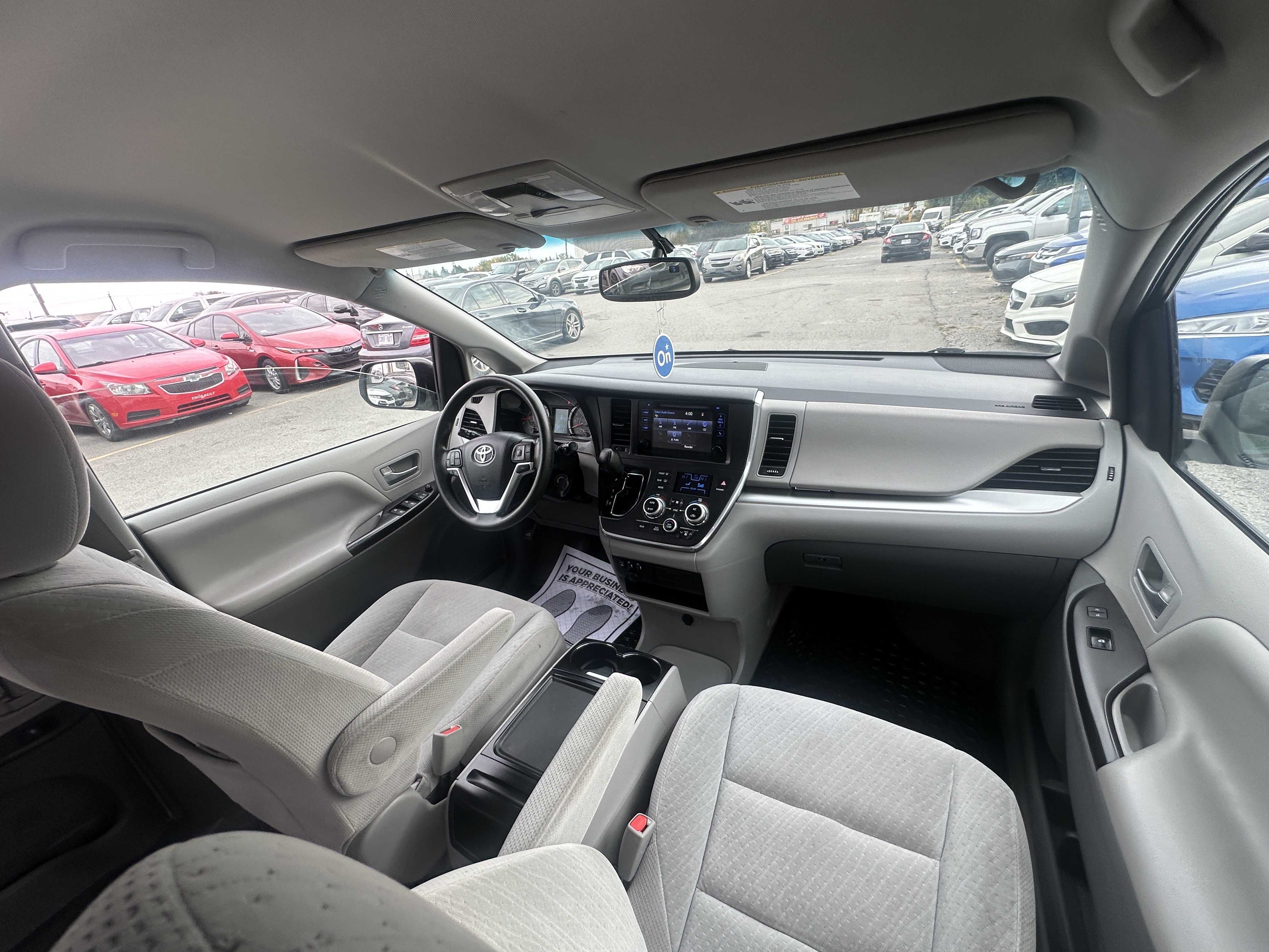 /hakimautosale/2017-Toyota-Sienna-5030106301452608.jpg