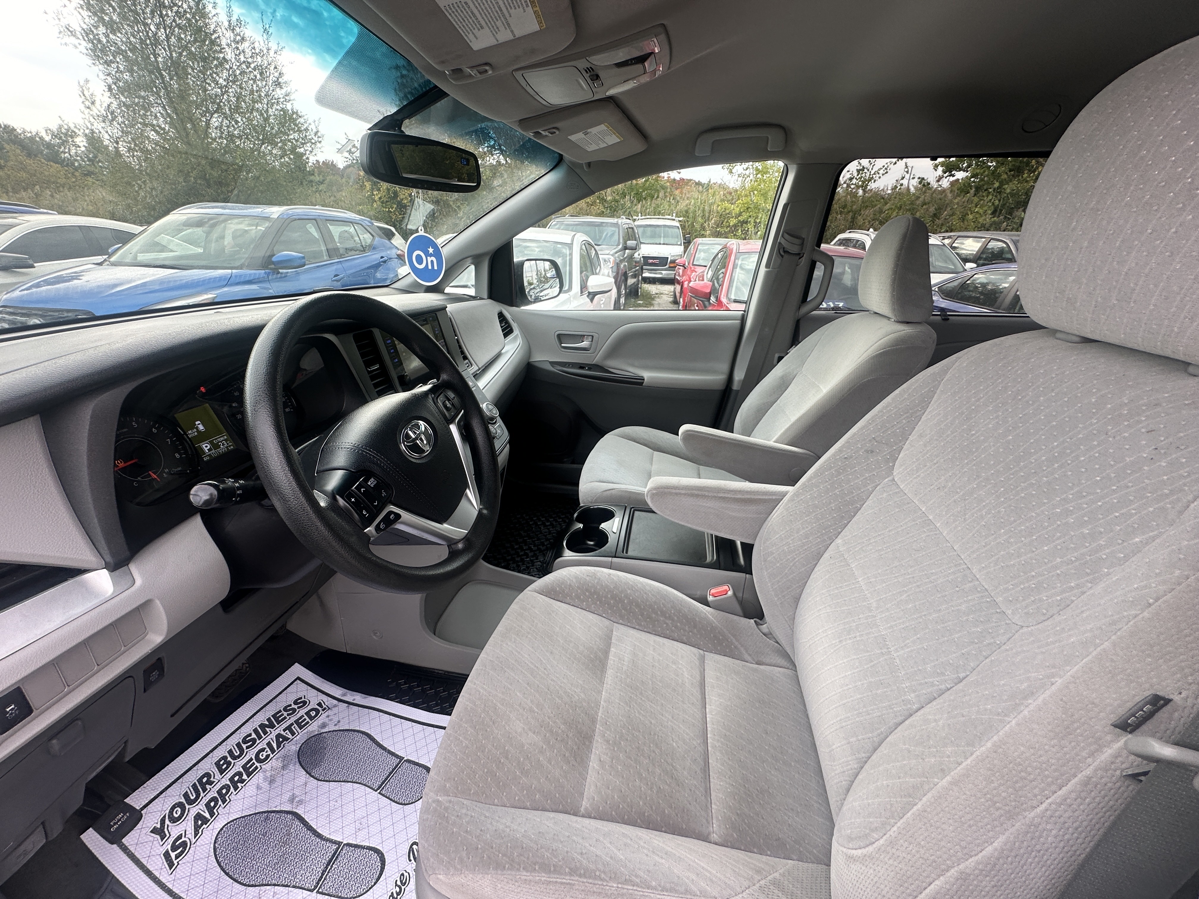 /hakimautosale/2017-Toyota-Sienna-5373953177087631.jpg