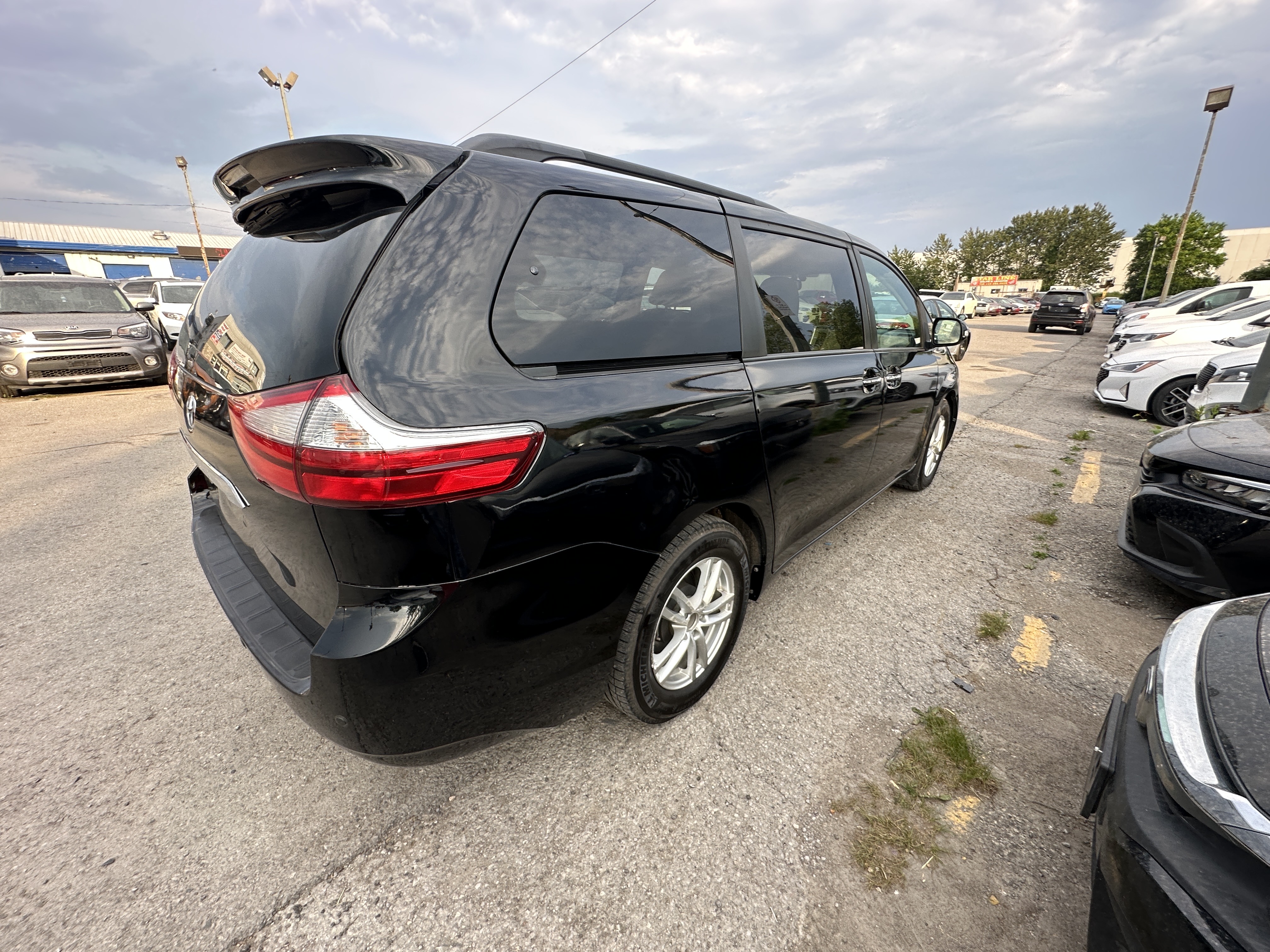 /hakimautosale/2017-Toyota-Sienna-5967677679623229.jpg