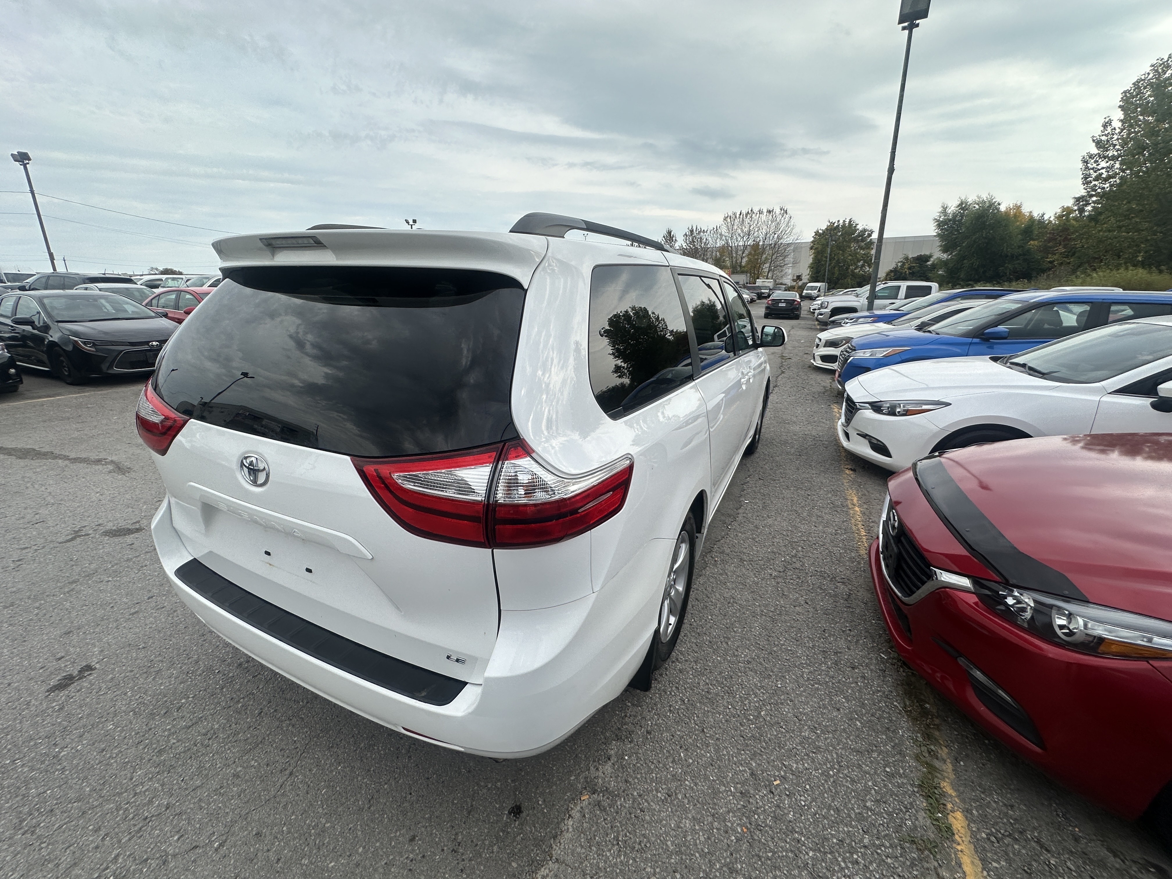 /hakimautosale/2017-Toyota-Sienna-624338054247924.jpg