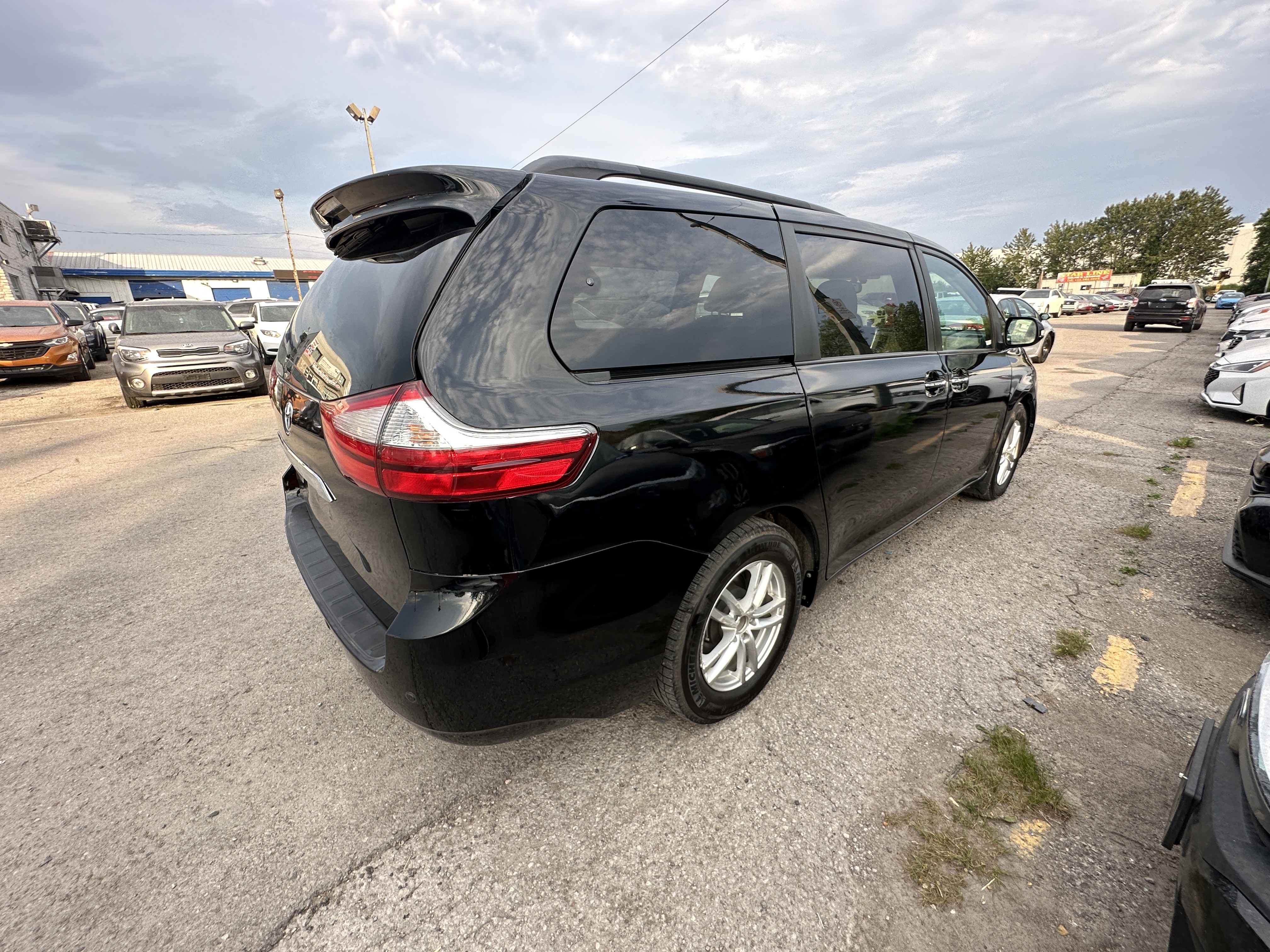 /hakimautosale/2017-Toyota-Sienna-6310937503258209.jpg