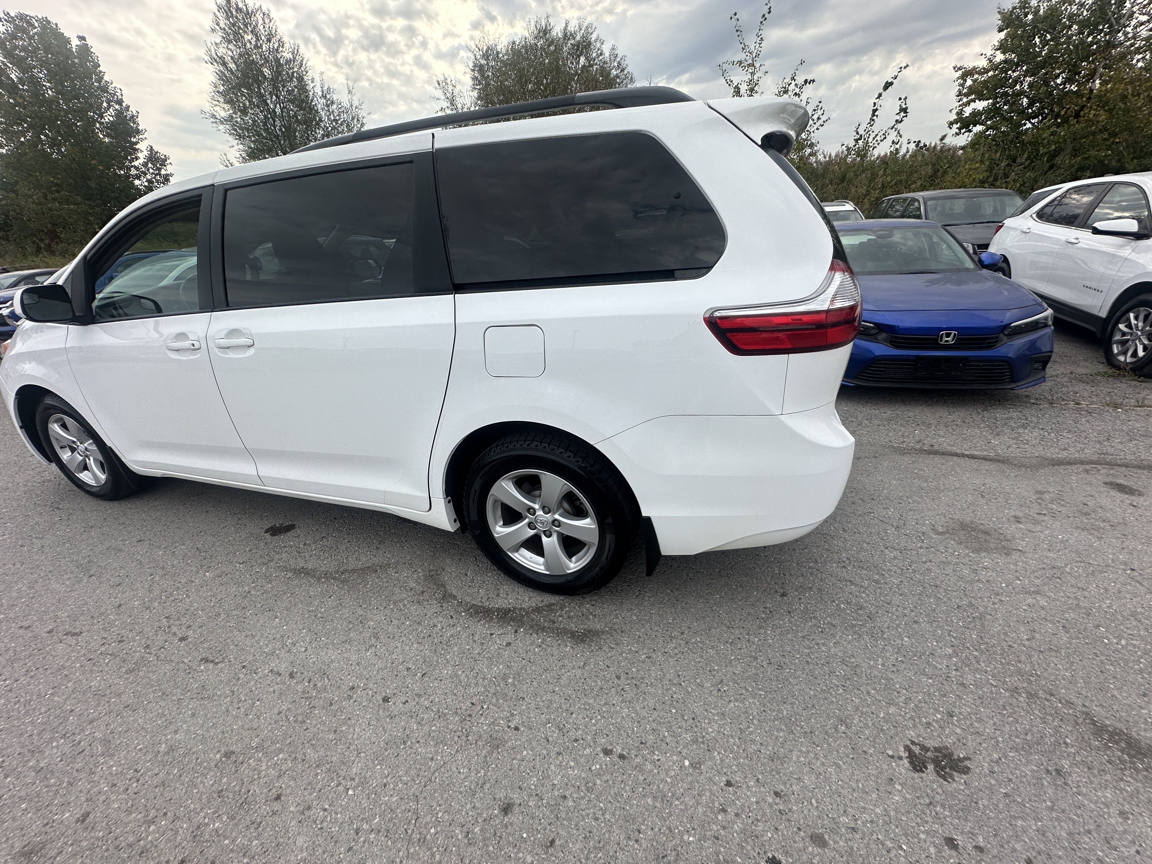 /hakimautosale/2017-Toyota-Sienna-6540837122000298.jpg