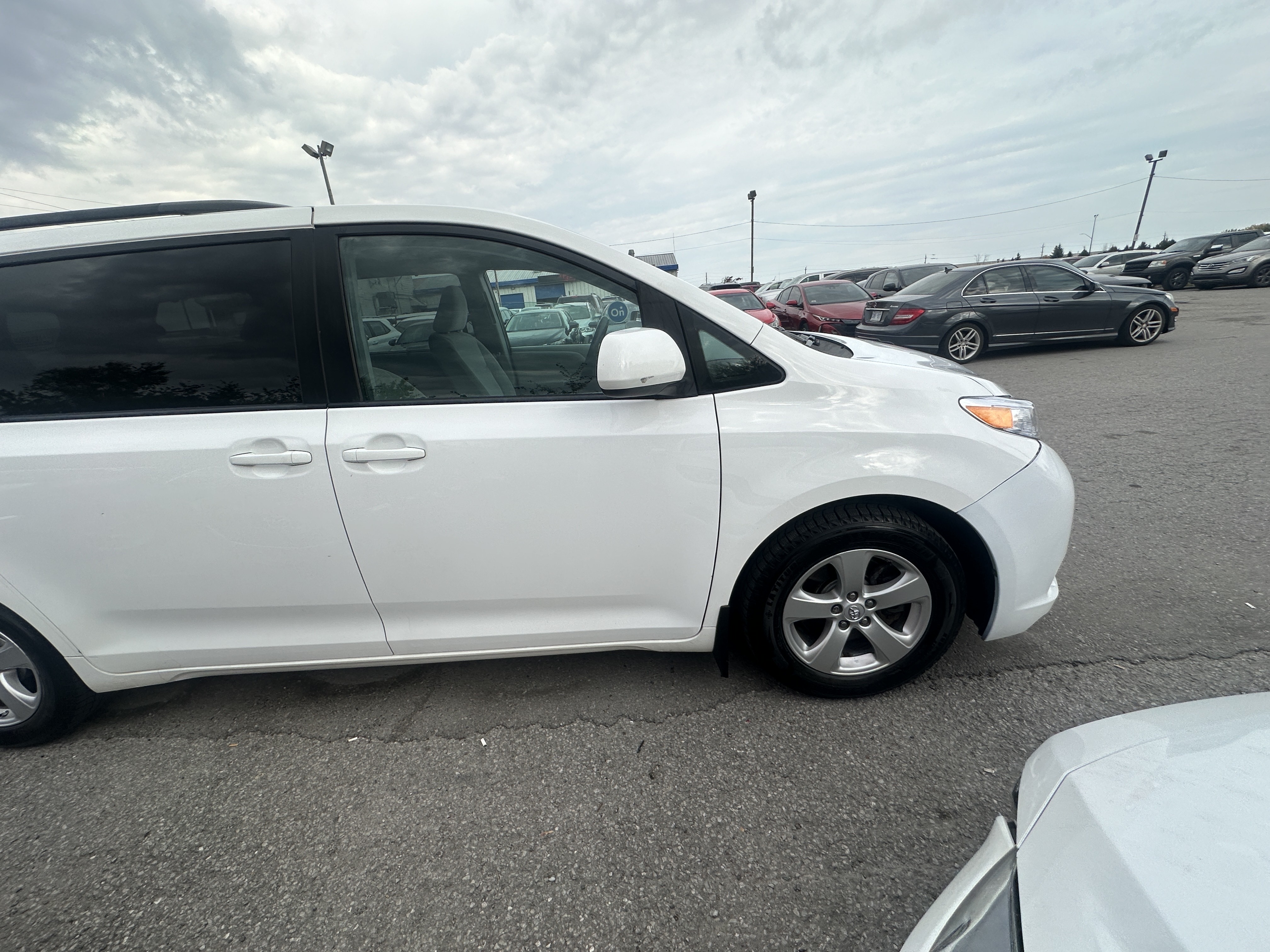 /hakimautosale/2017-Toyota-Sienna-7656540072884919.jpg
