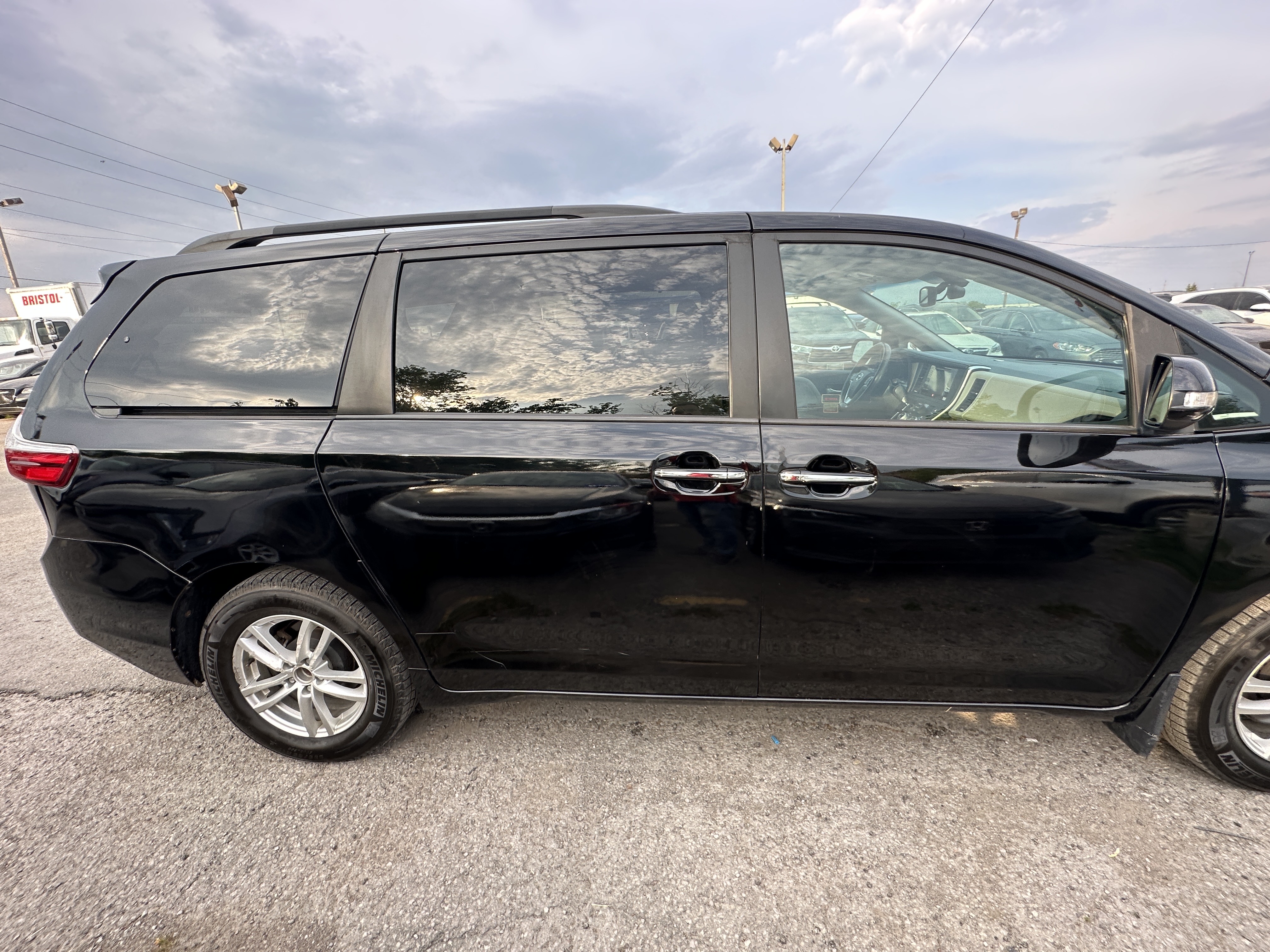 /hakimautosale/2017-Toyota-Sienna-8704897689056299.jpg