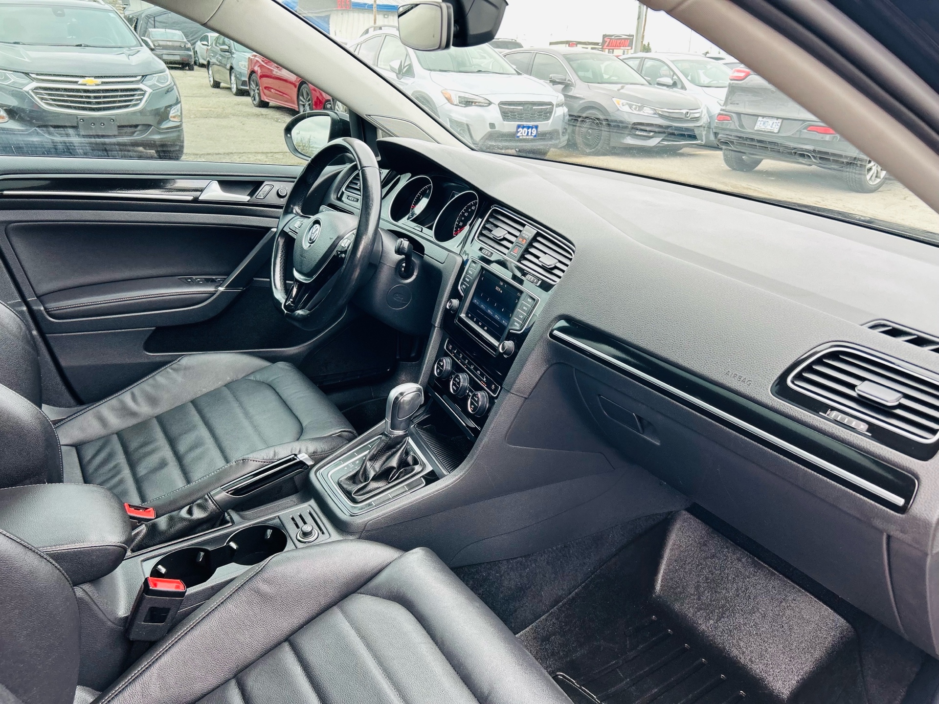 /hakimautosale/2017-Volkswagen-Golf-696211955940875.jpg