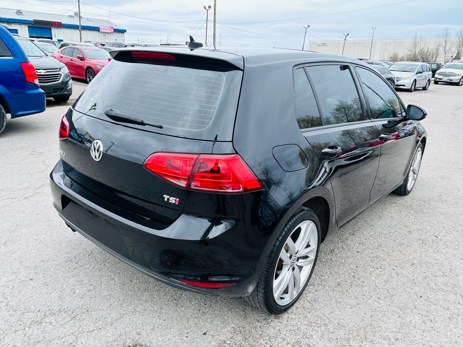 /hakimautosale/2017-Volkswagen-Golf-74407353368333.jpg