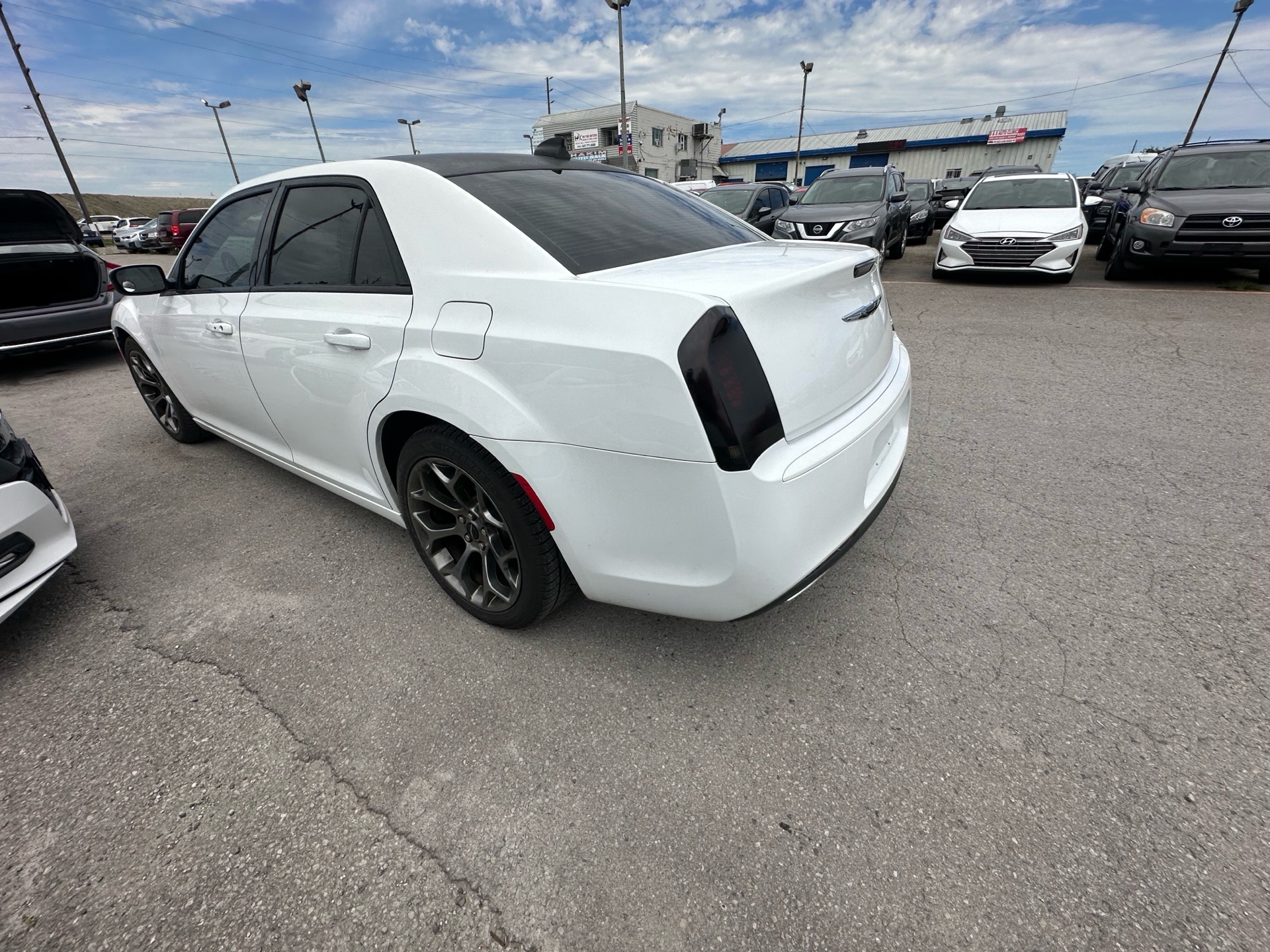 /hakimautosale/2018-Chrysler-300-18777493630828057.jpg