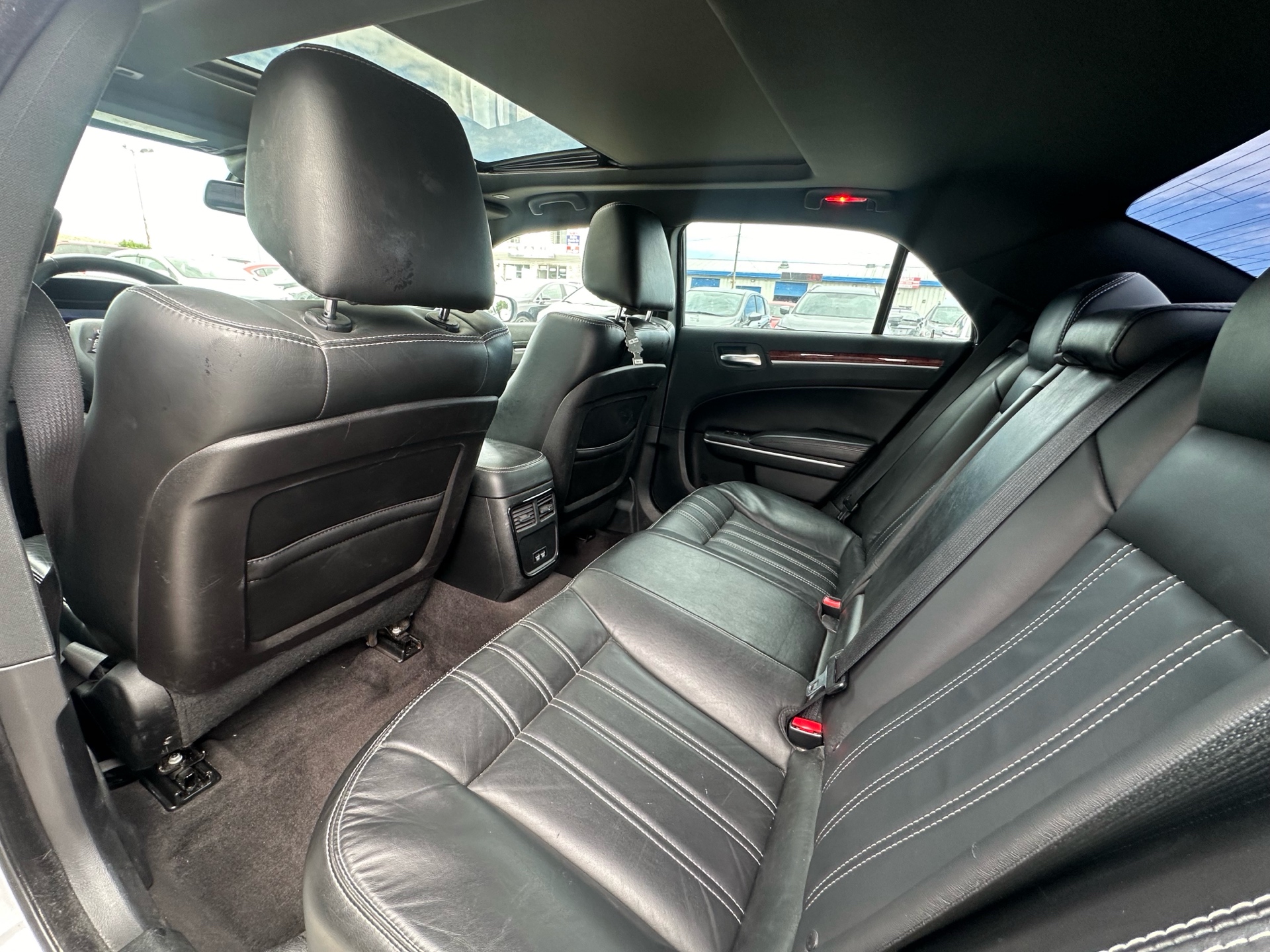 /hakimautosale/2018-Chrysler-300-3091054011812828.jpg