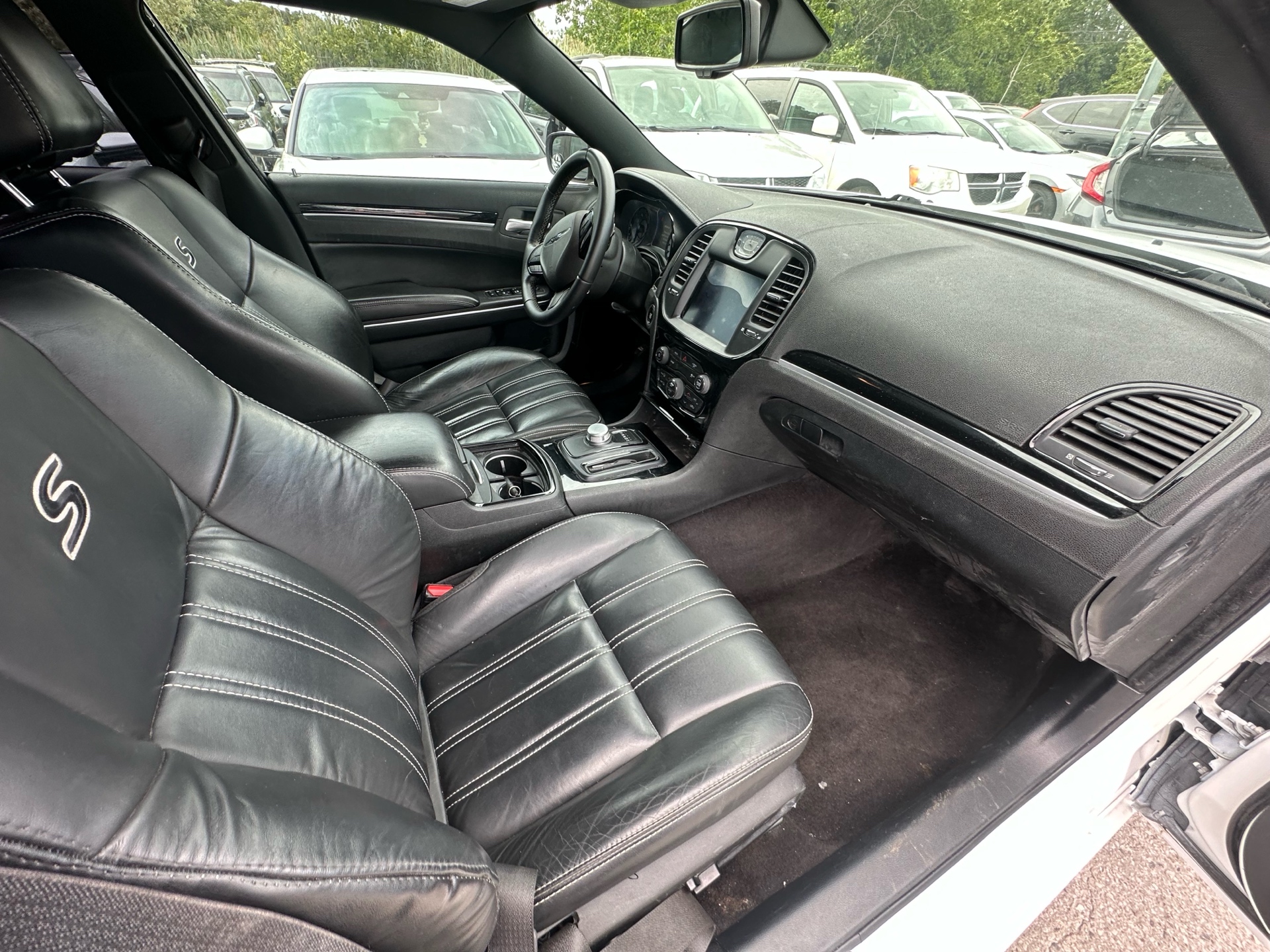 /hakimautosale/2018-Chrysler-300-5415442858266373.jpg