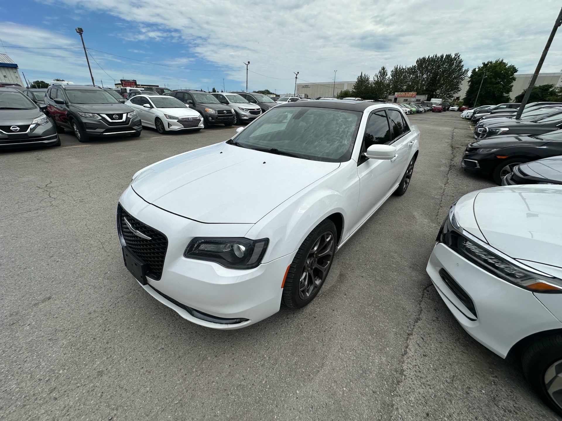 /hakimautosale/2018-Chrysler-300-7460260754480776.jpg