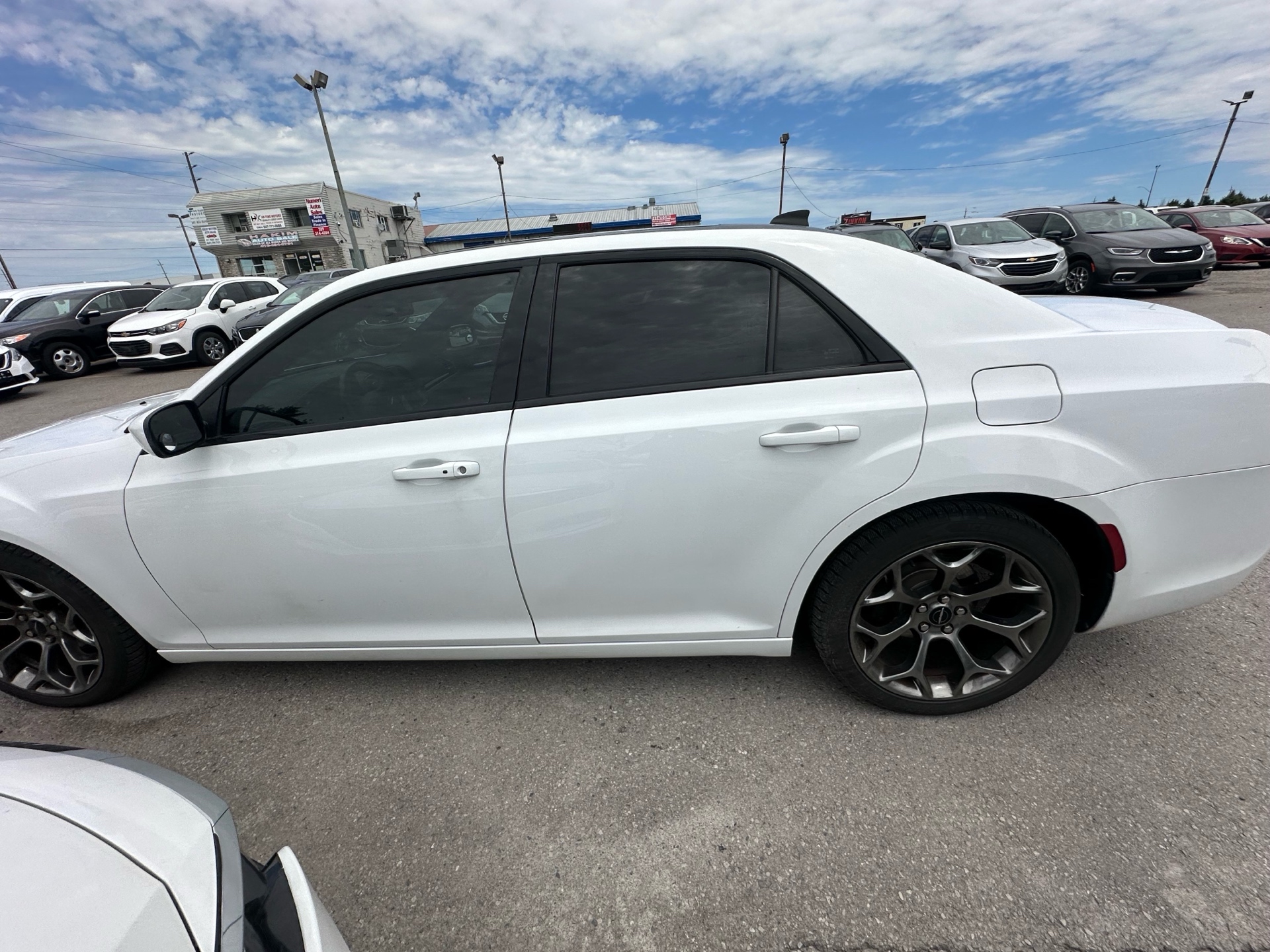 /hakimautosale/2018-Chrysler-300-7876343489509636.jpg