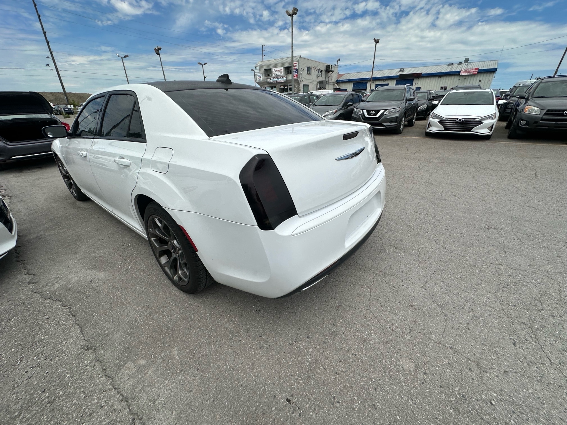 /hakimautosale/2018-Chrysler-300-8100437448402709.jpg