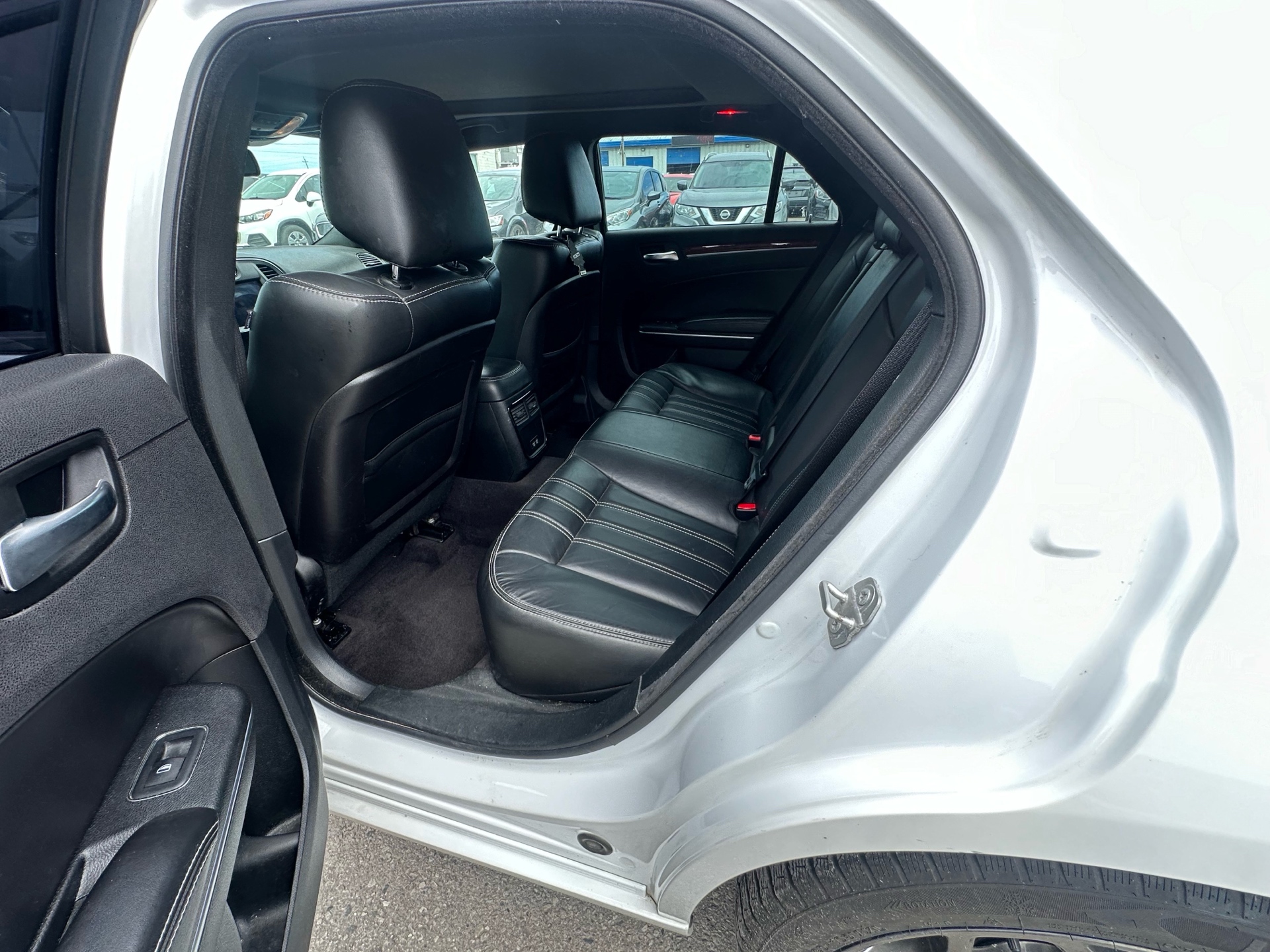 /hakimautosale/2018-Chrysler-300-8431246652869846.jpg