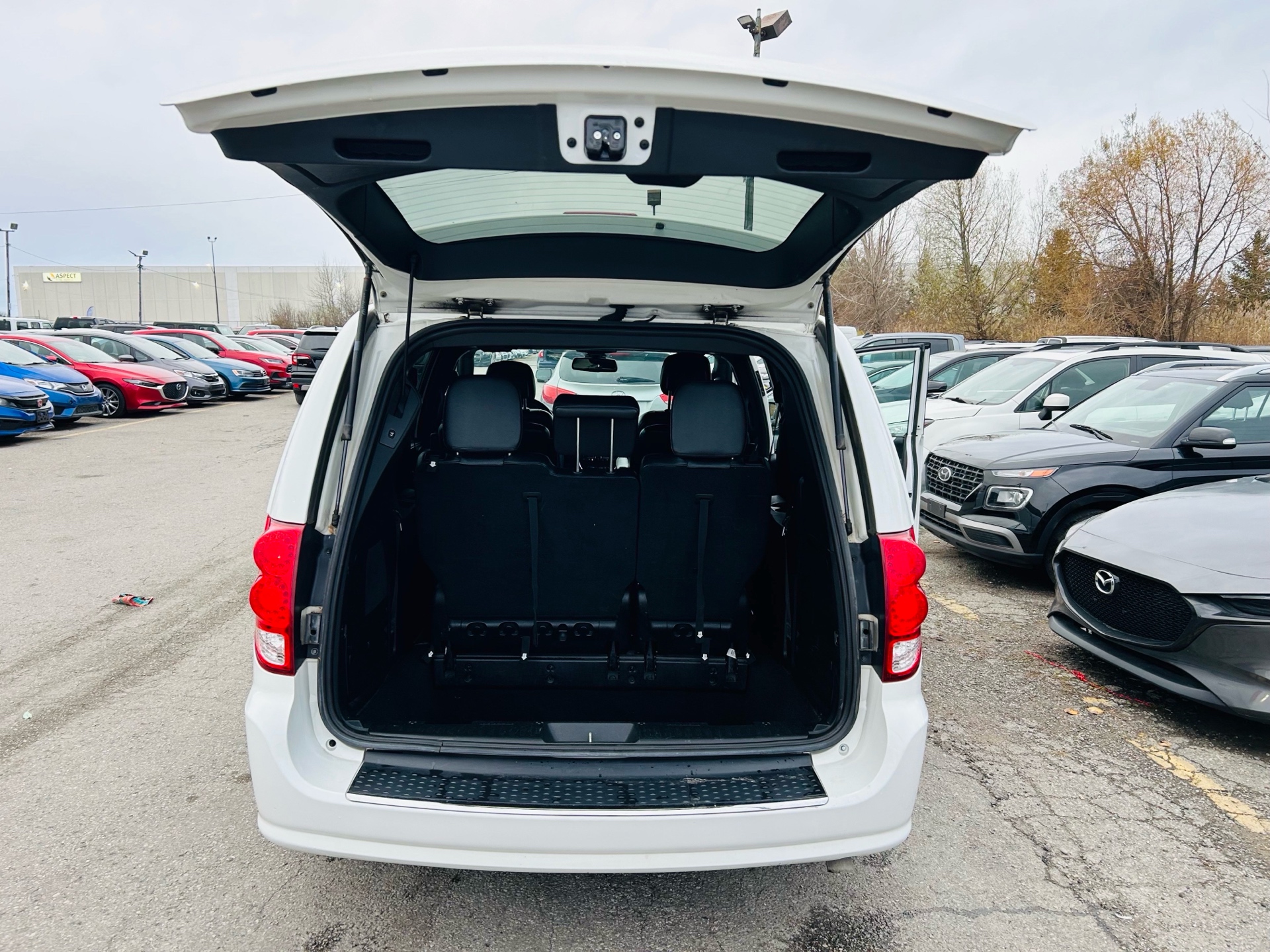 /hakimautosale/2019-Dodge-GrandCaravan-14707970725281694.jpg
