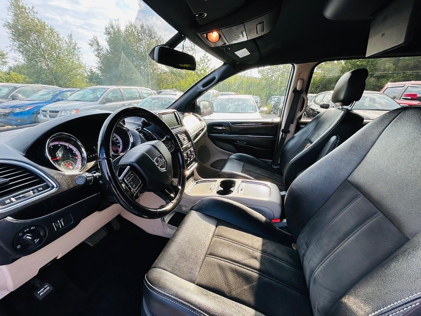 /hakimautosale/2019-Dodge-GrandCaravan-16937578747217374.jpg