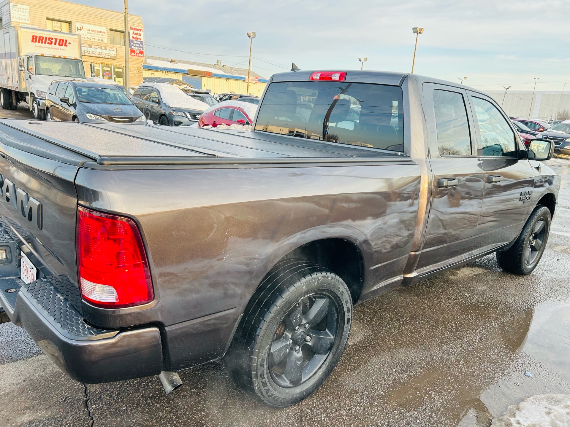 /hakimautosale/2019-Ram-1500Classic-44261619766811244.jpg