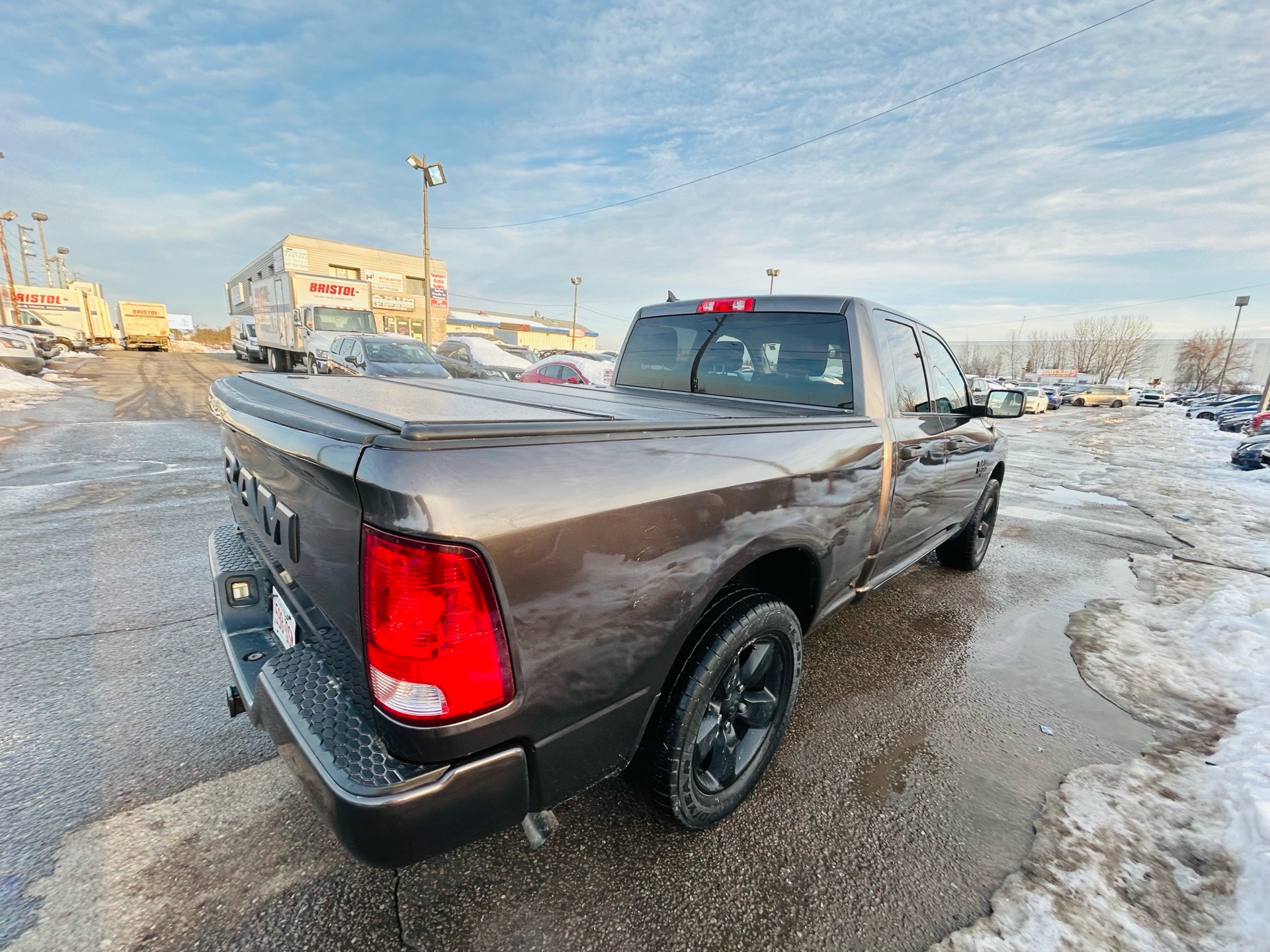 /hakimautosale/2019-Ram-1500Classic-9392674987907685.jpg