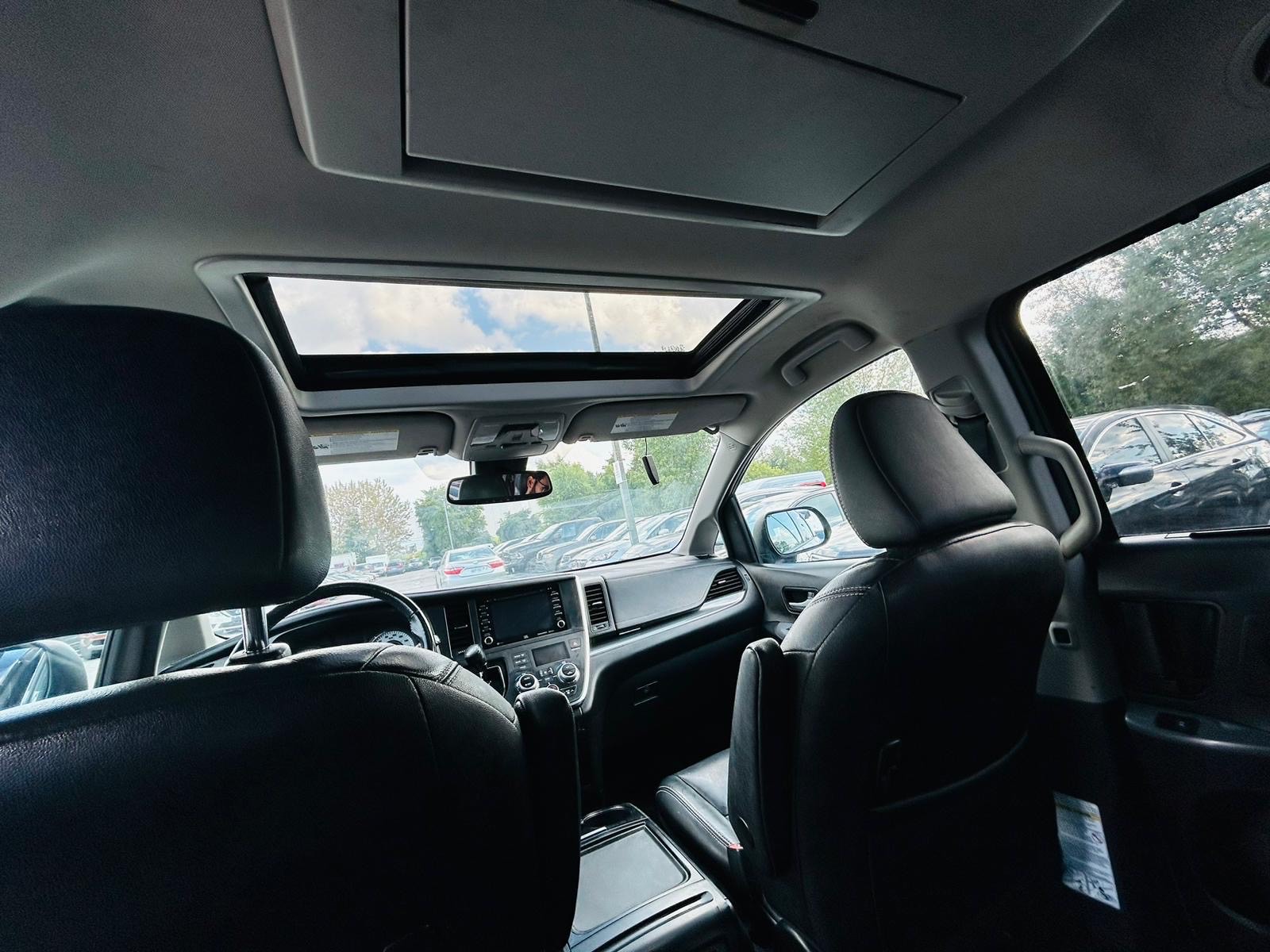 /hakimautosale/2019-Toyota-Sienna-03201559941809795.jpg