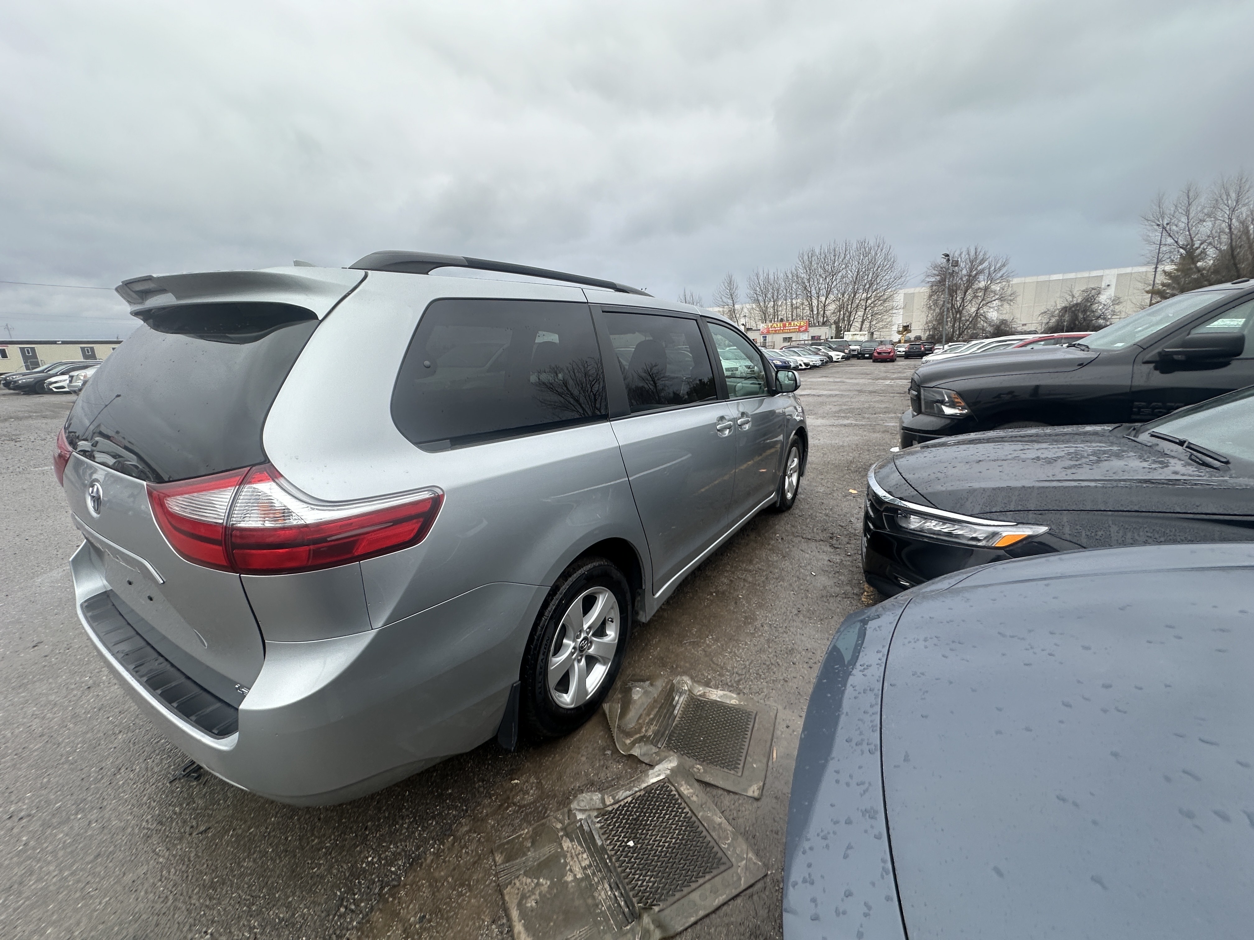 /hakimautosale/2019-Toyota-Sienna-24552622708641647.jpg