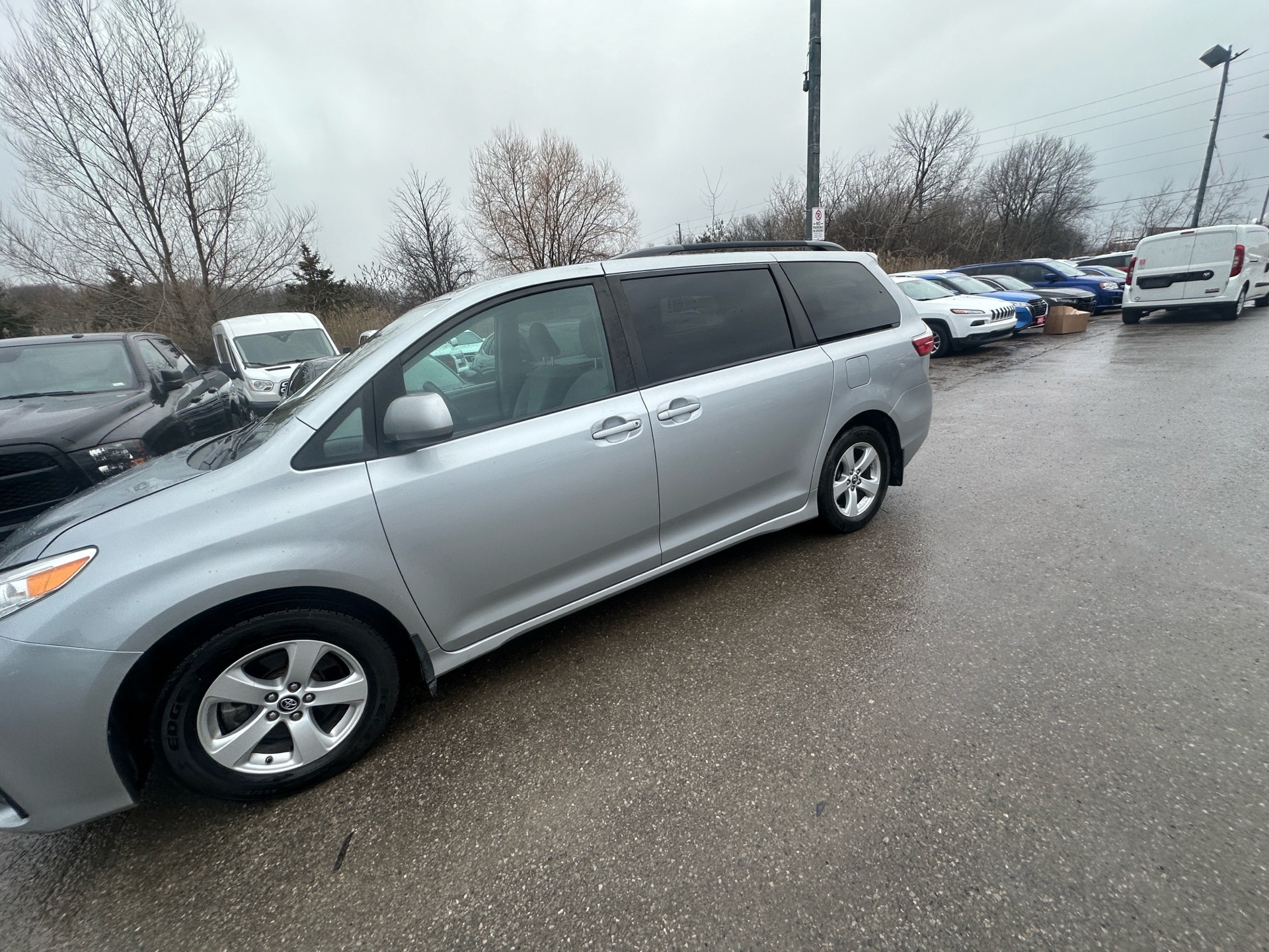 /hakimautosale/2019-Toyota-Sienna-24972951712901525.jpg