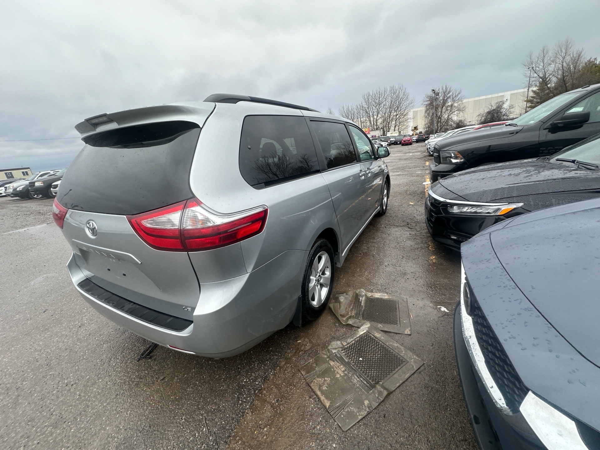 /hakimautosale/2019-Toyota-Sienna-2831876845782997.jpg