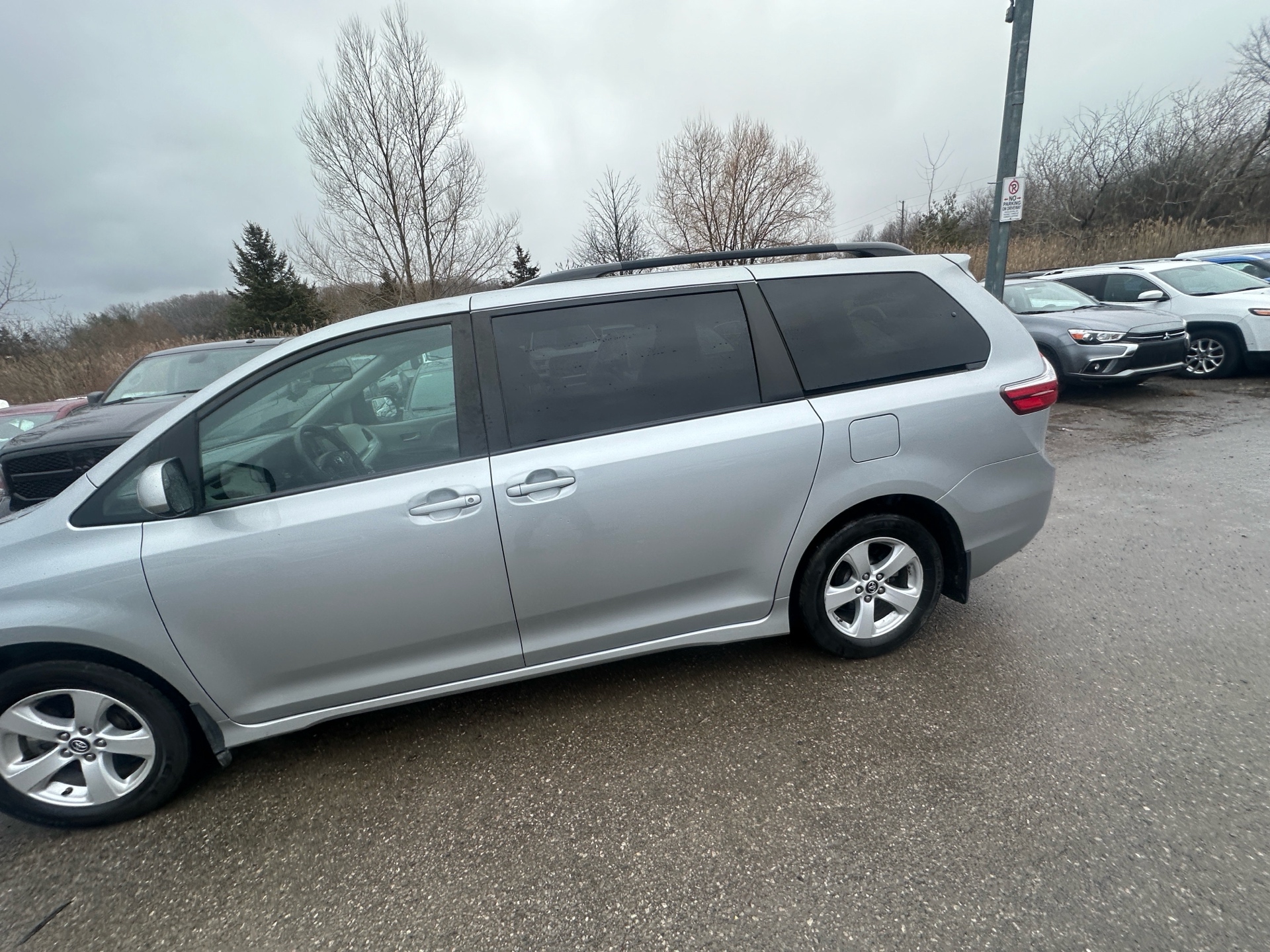 /hakimautosale/2019-Toyota-Sienna-5633428352051852.jpg