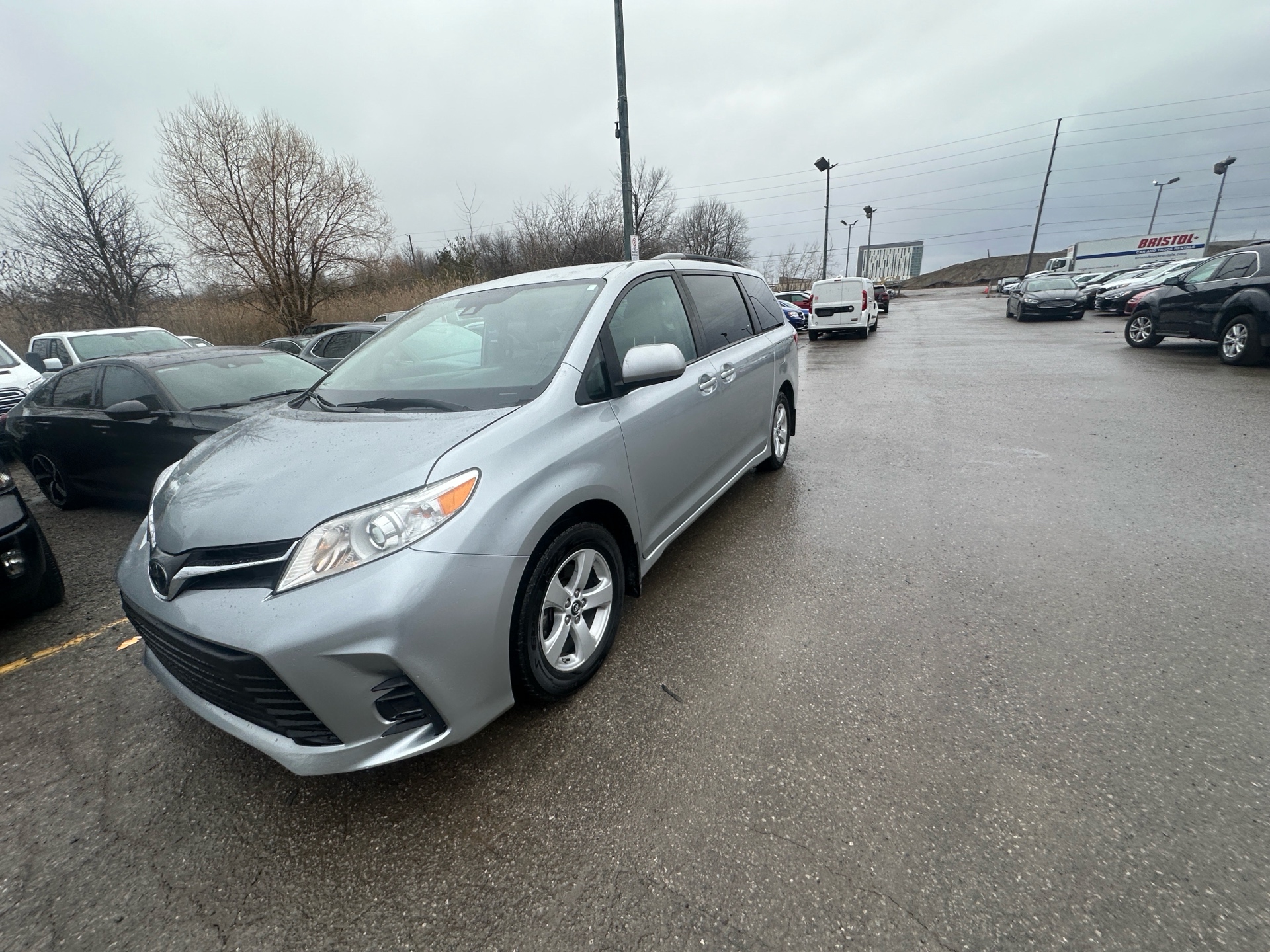 /hakimautosale/2019-Toyota-Sienna-5978256540260092.jpg