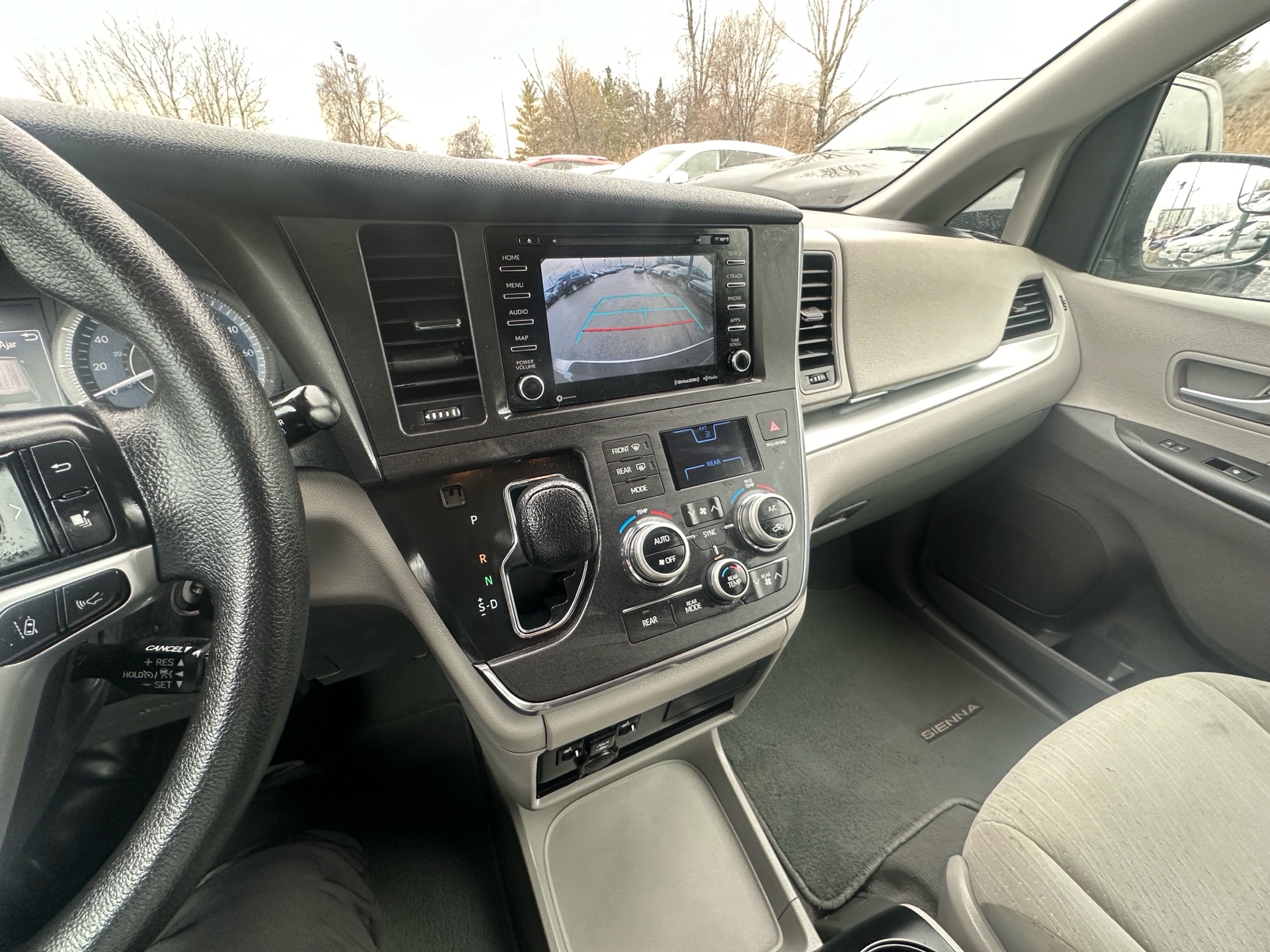 /hakimautosale/2019-Toyota-Sienna-9324511808169118.jpg